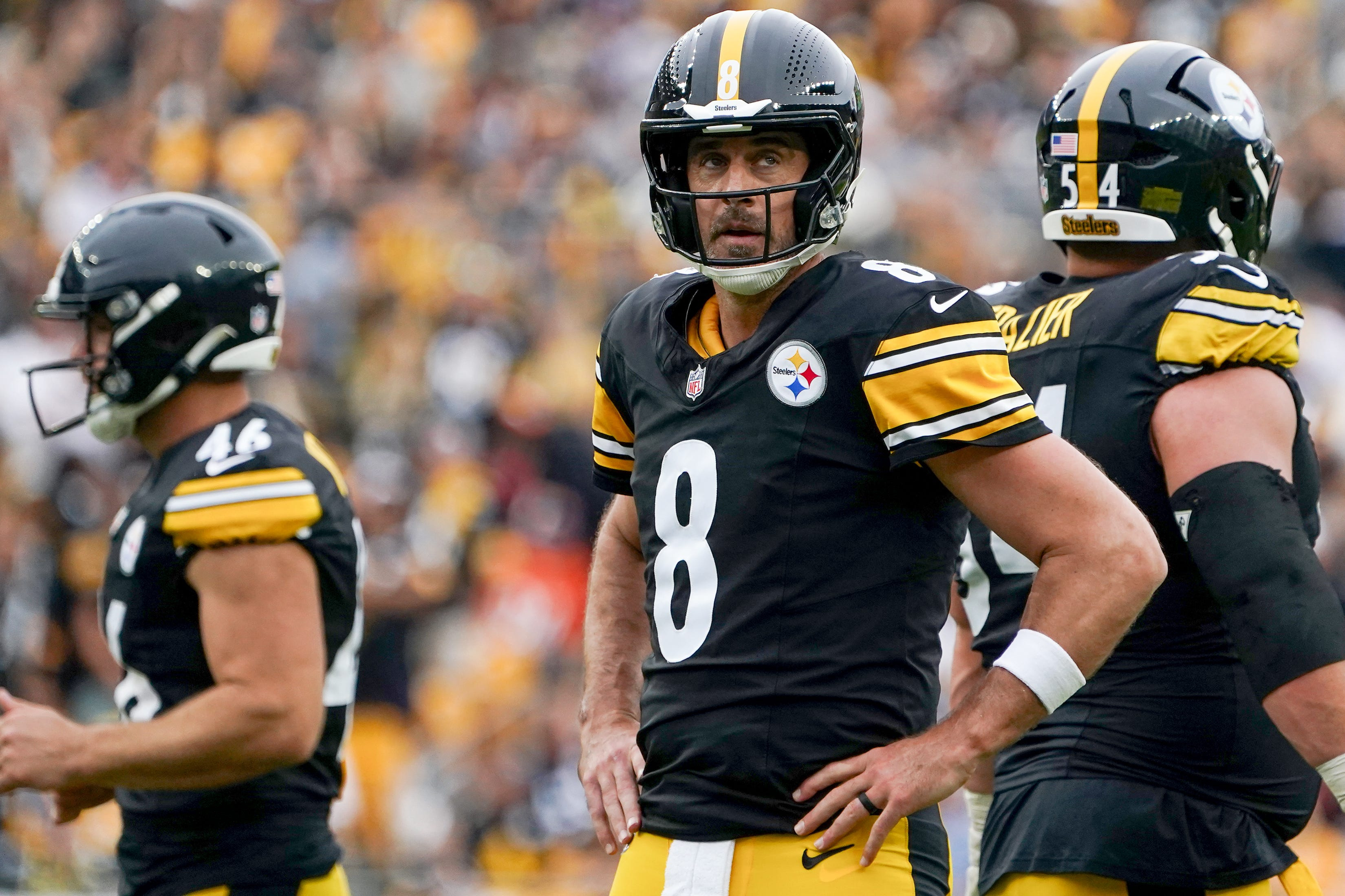 Pittsburgh Steelers quarterback Aaron Rodgers looks into the distance as we make our best Steelers vs. Browns expert picks.