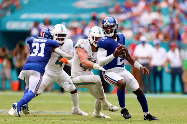 Giants vs. Bills NFL Player Props, Odds – Picks & Predictions for SNF