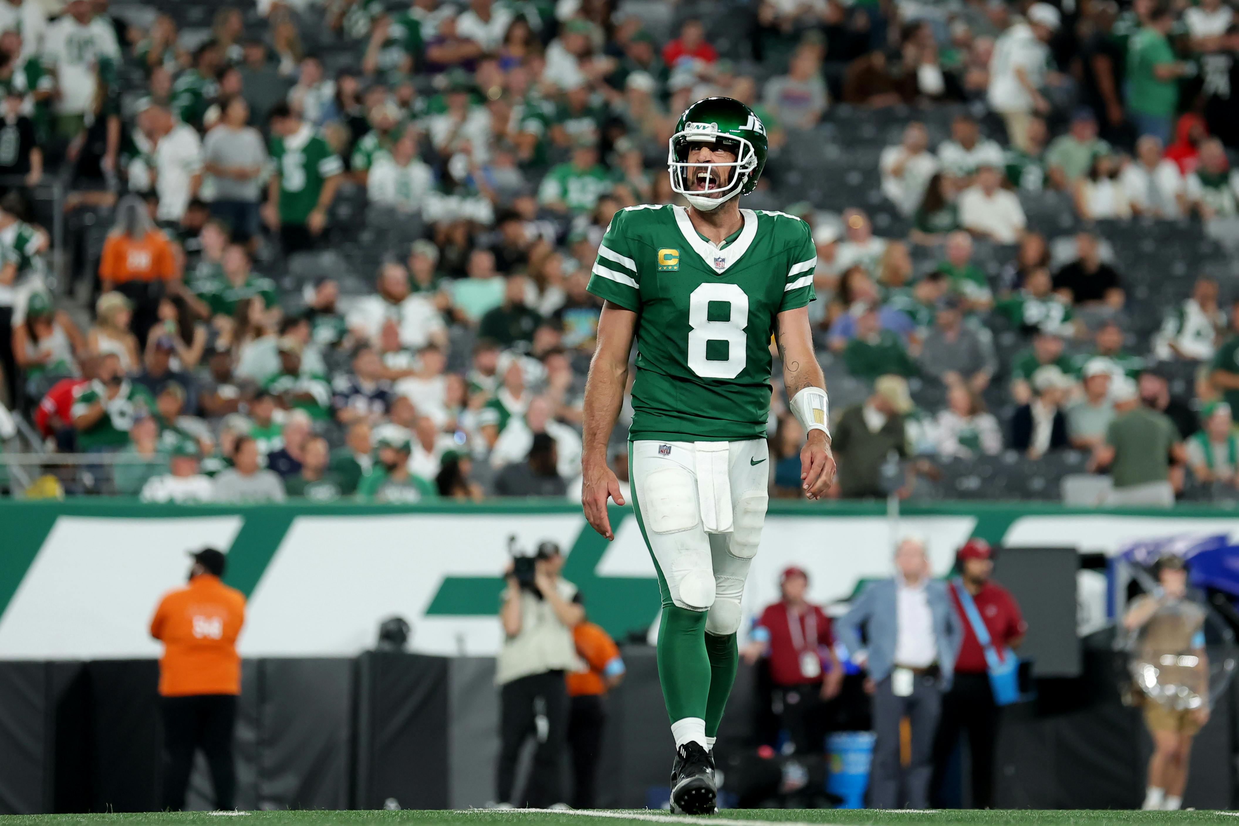 New York Jets quarterback Aaron Rodgers reacts after an incomplete pass as we look at the NFL Week 4 odds