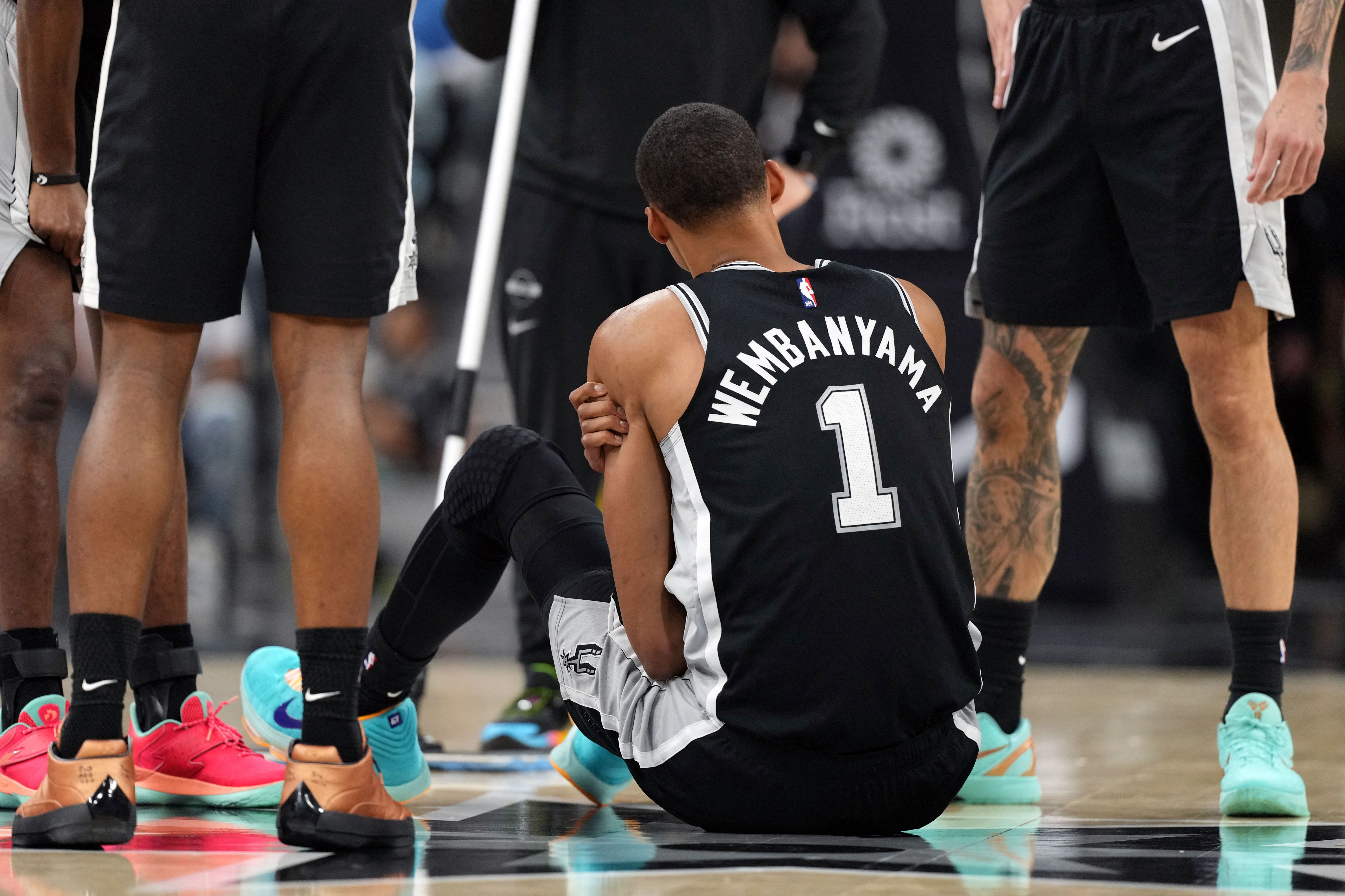 San Antonio Spurs forward Victor Wembanyama (1), seen here grabbing his shoulder, is featured in our NBA awards eligibility tracker 2026.