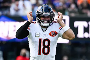 Chicago Bears quarterback Caleb Williams calls a play as Illinois warns sports betting licensees about prediction markets.