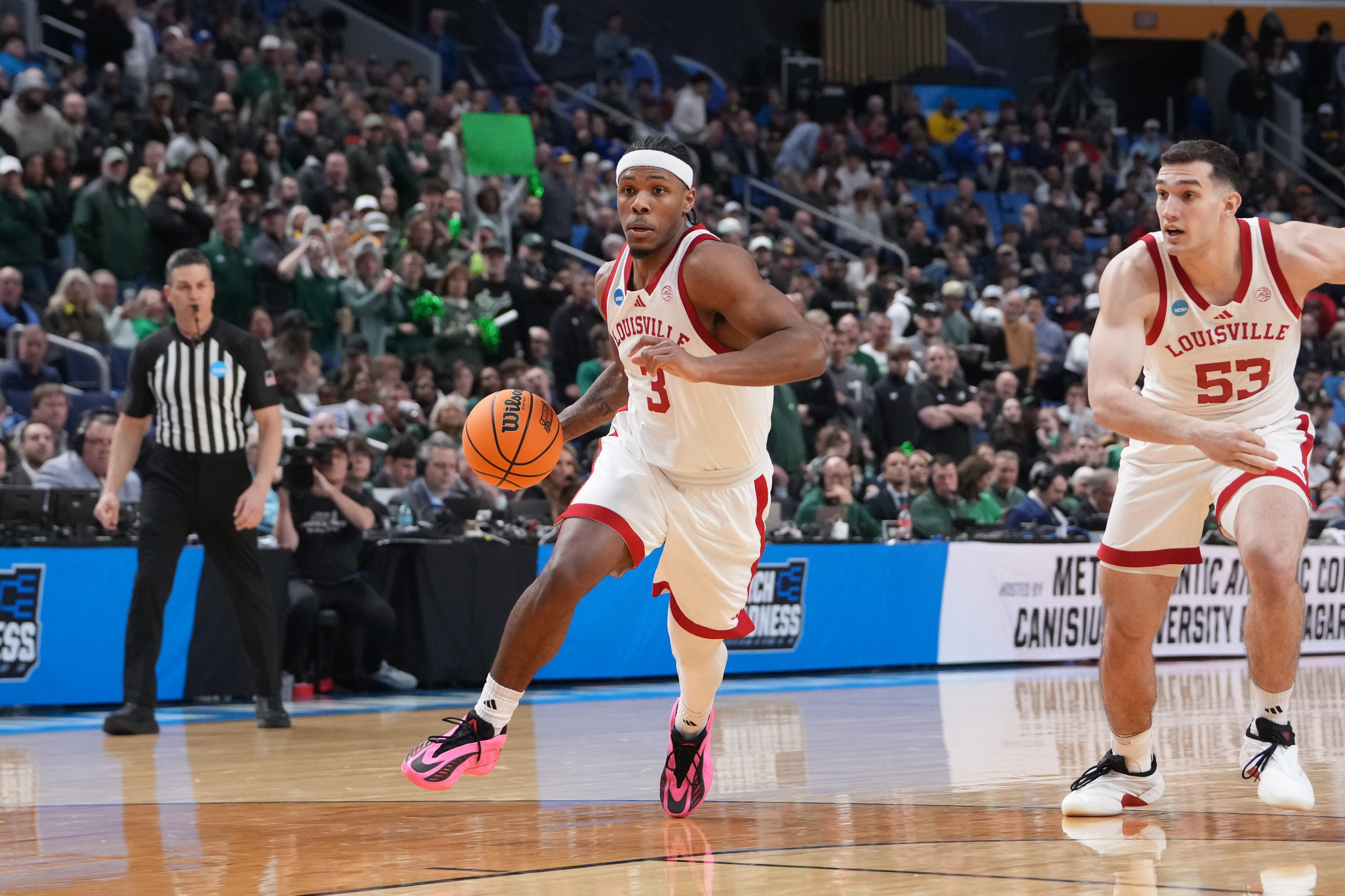 Ryan Conwell drives to the basket as we provide our Louisville vs. Michigan State prediction and parlay today.