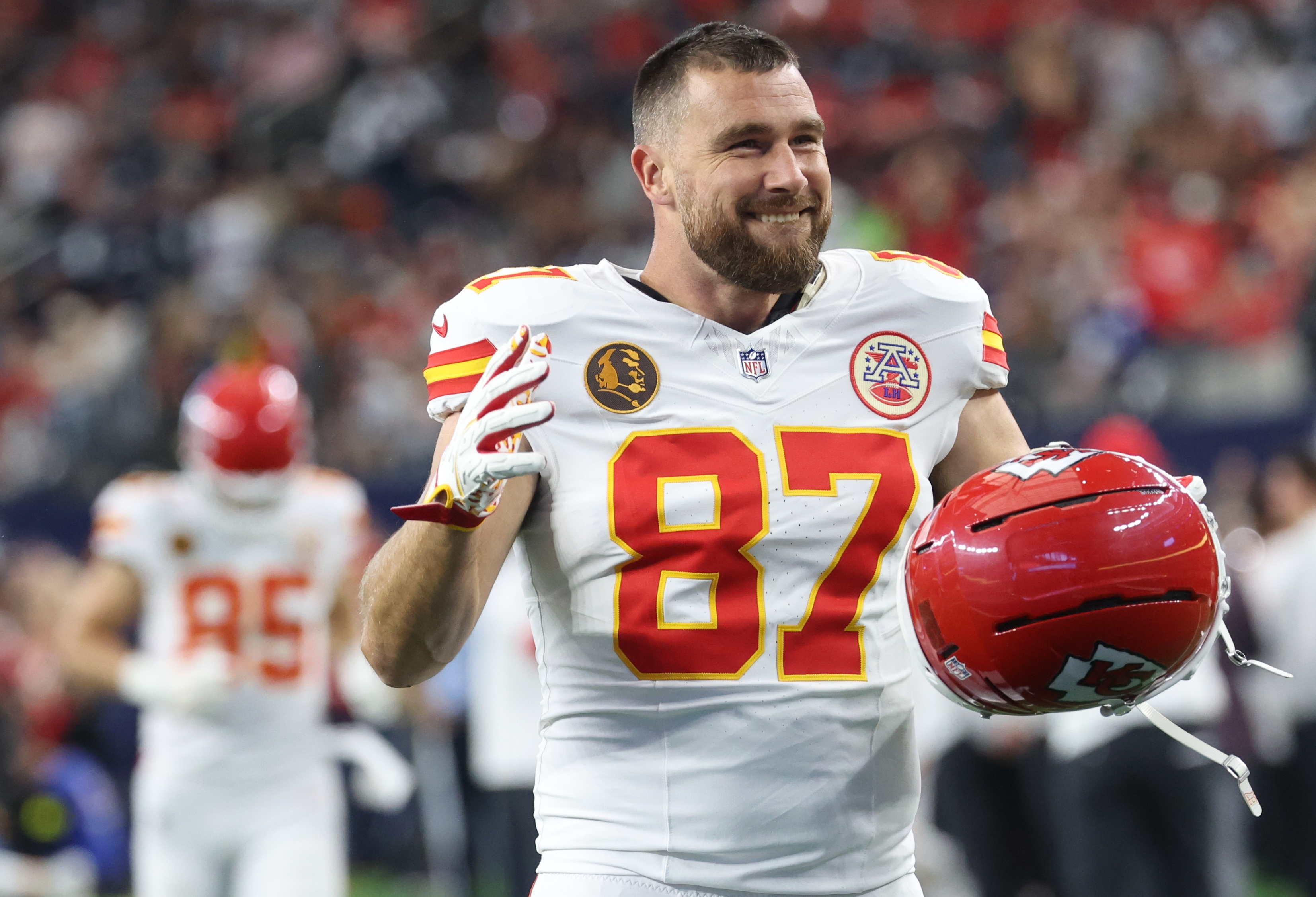 Kansas City Chiefs tight end Travis Kelce (87) warms up as he is featured in our Broncos vs. Chiefs same-game parlay for Christmas Day.