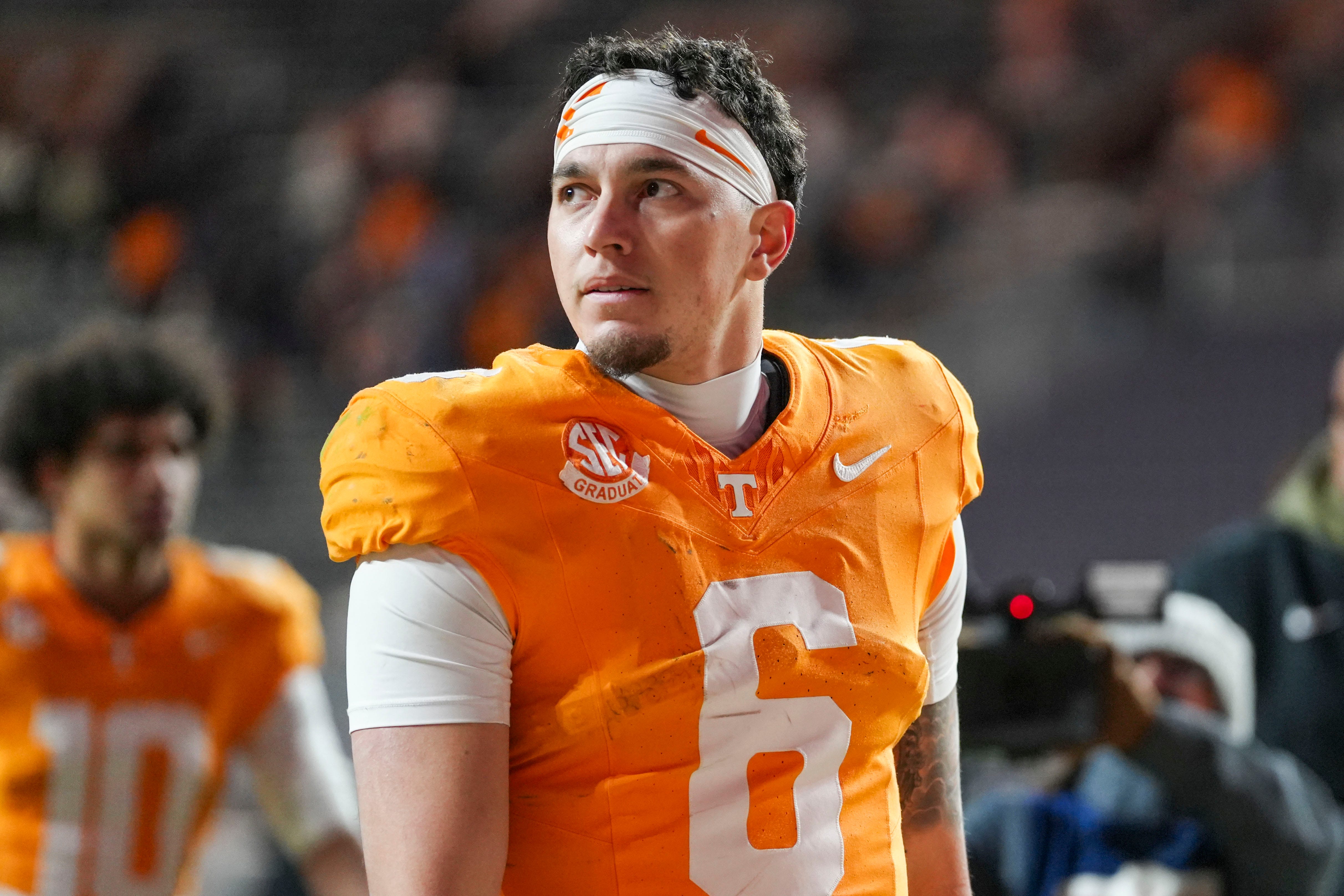 Tennessee quarterback Joey Aguilar (6) looks around the stadium as we dive into our Tennessee vs. Illinois predictions and odds for the 2025 Music City Bowl.