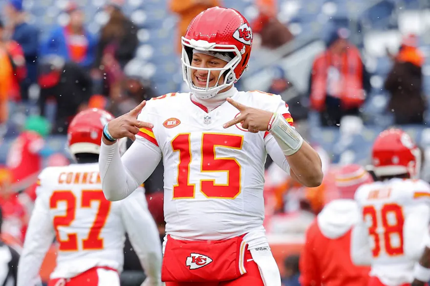 NFL playoffs: Mahomes leads Chiefs over Dolphins in frigid