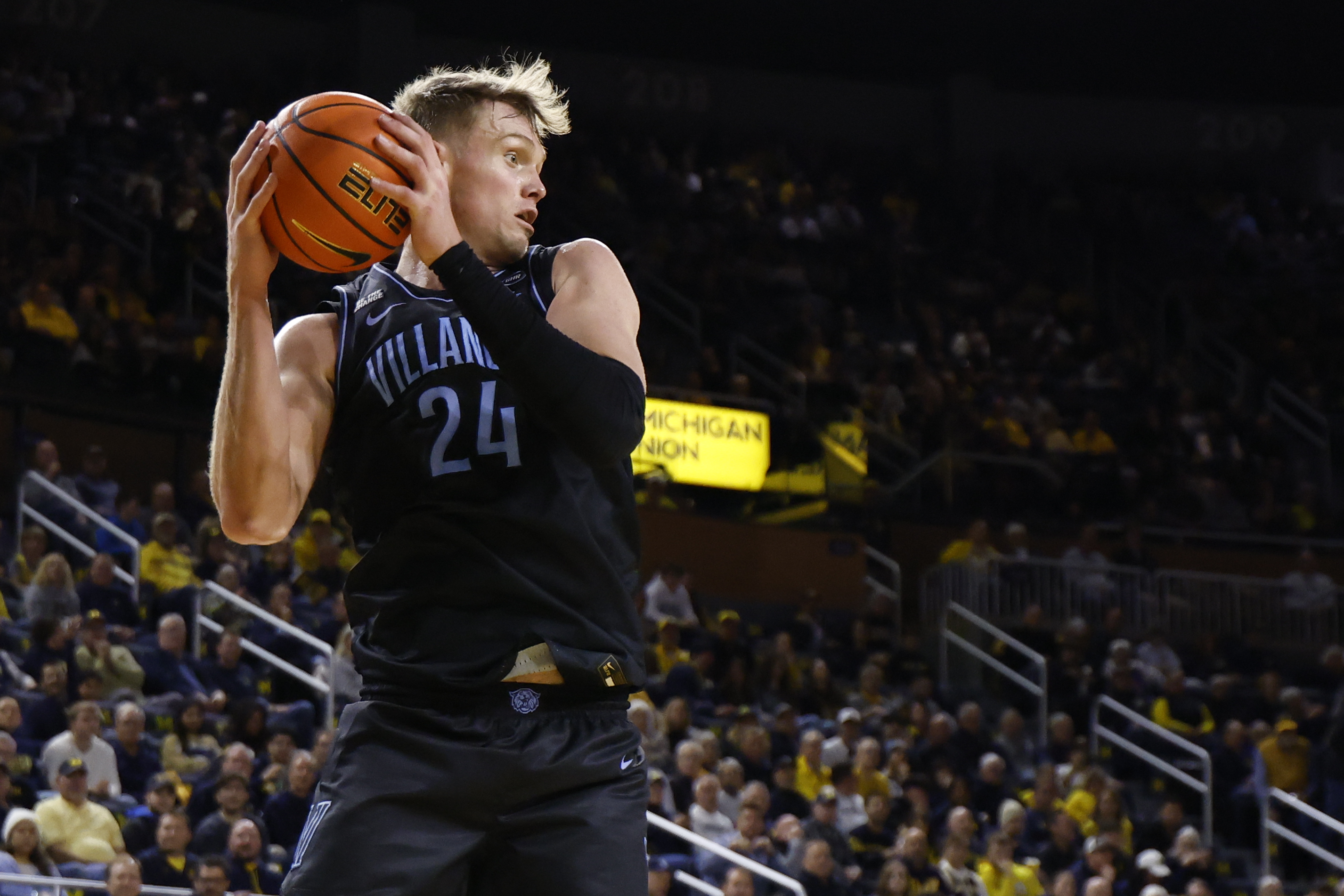 Villanova Wildcats forward Duke Brennan grabs as we make our college basketball best bets today