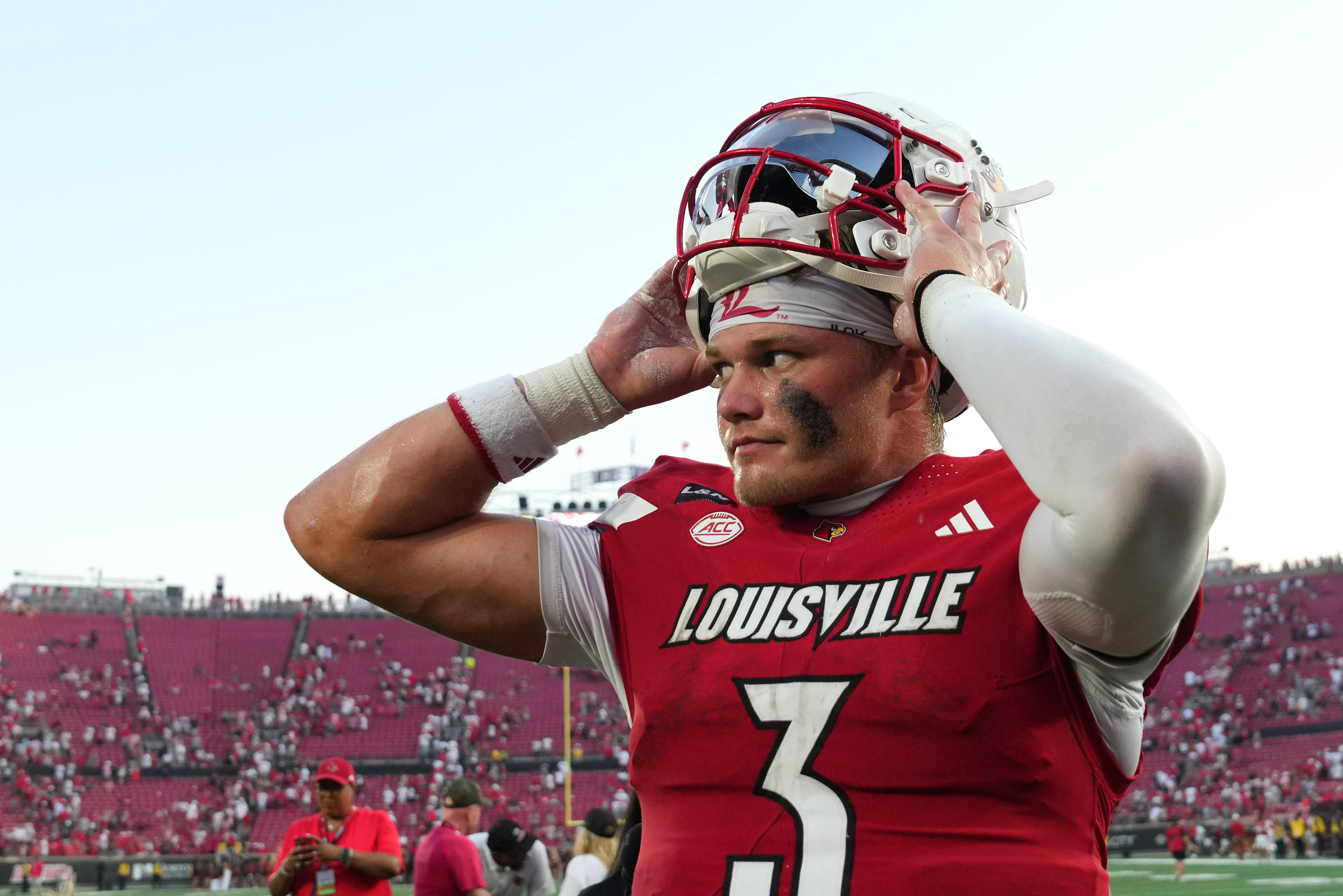 Louisville Cardinals quarterback Lincoln Kienholz (3) looks on as he is featured in our Wake Forest vs. Louisville prediction.