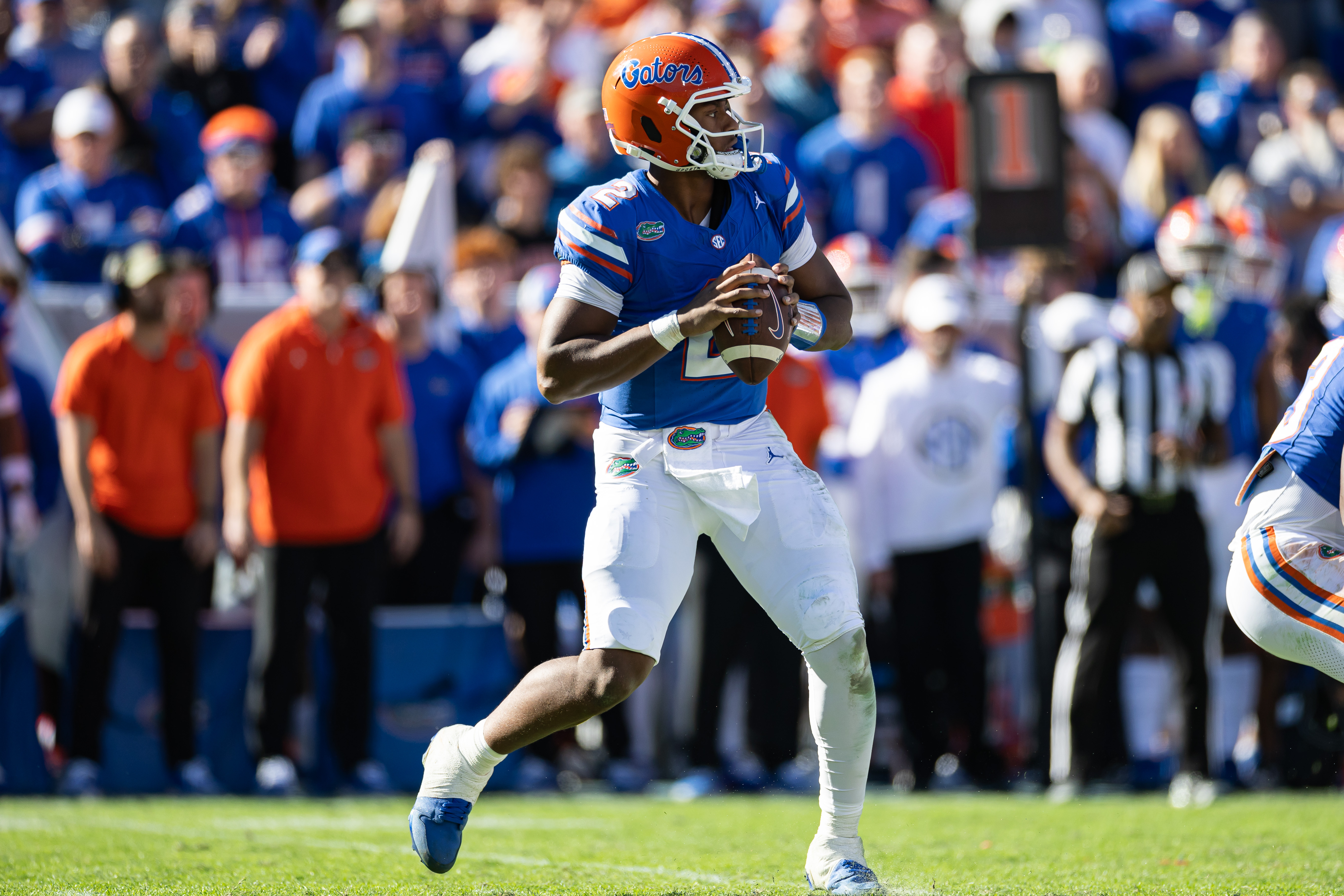 Heisman Trophy Long Shot Predictions 2025-26: Lagway, Johnson, Raiola Value Picks