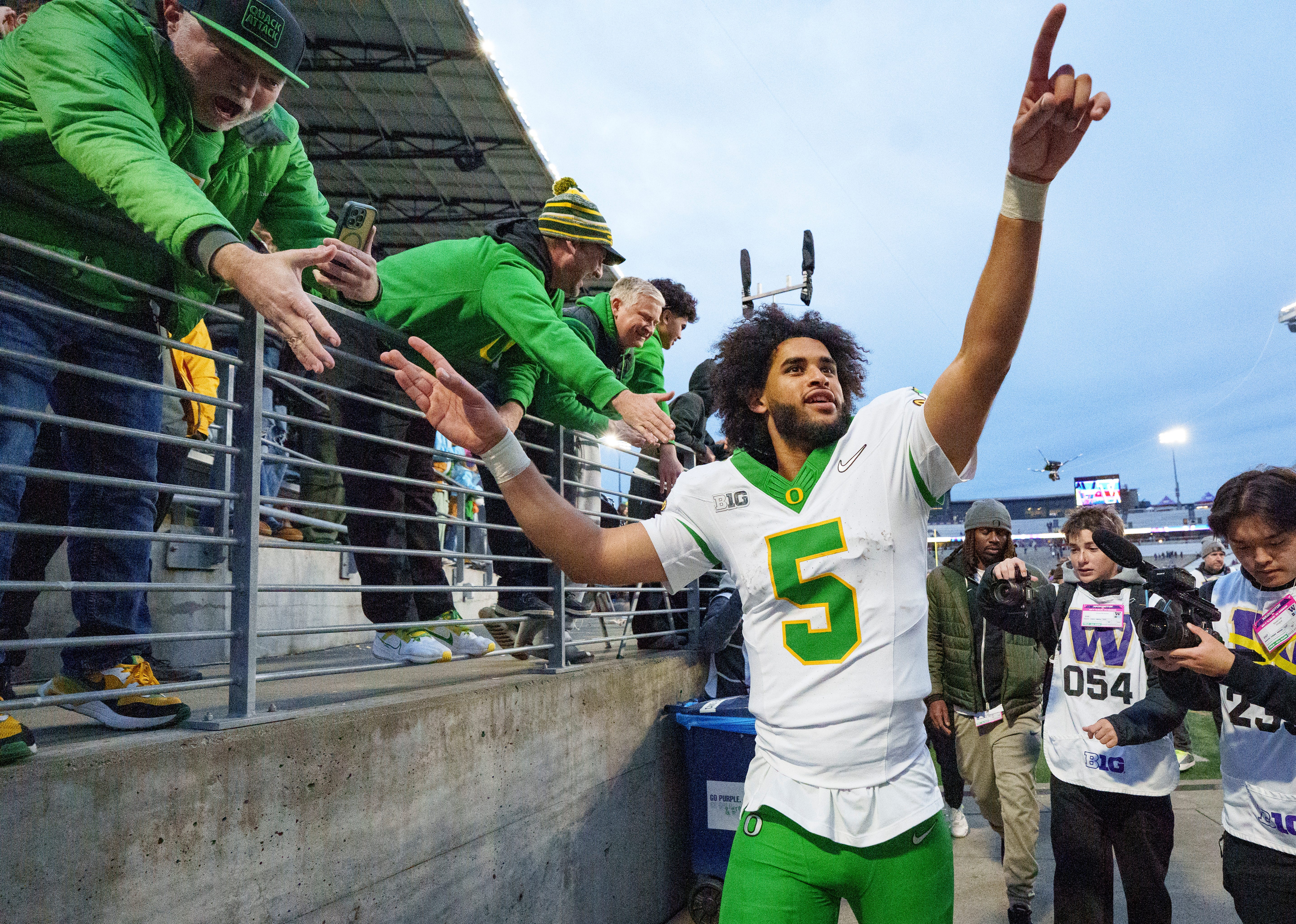 Oregon quarterback Dante Moore celebrates as we dive into our James Madison vs. Oregon same-game parlay.