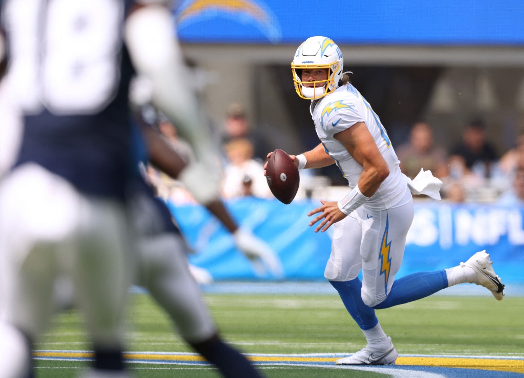 Chiefs vs. Chargers odds, line, spread: 2021 NFL picks, Week 17 predictions  from proven model 