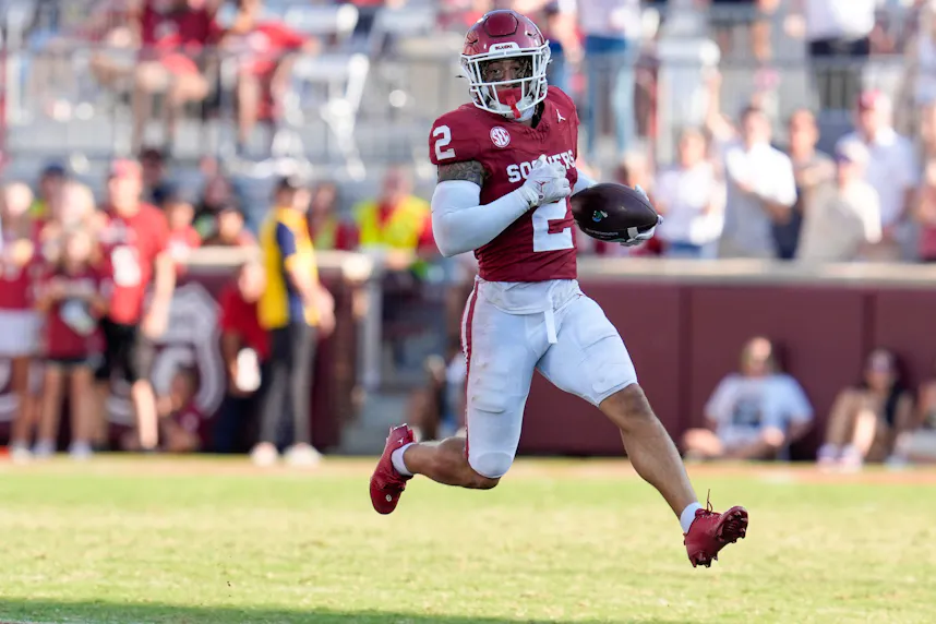 Oklahoma Sooners defensive back Billy Bowman Jr. returns an interception as we give our Tennessee vs. Oklahoma early leans & predictions.