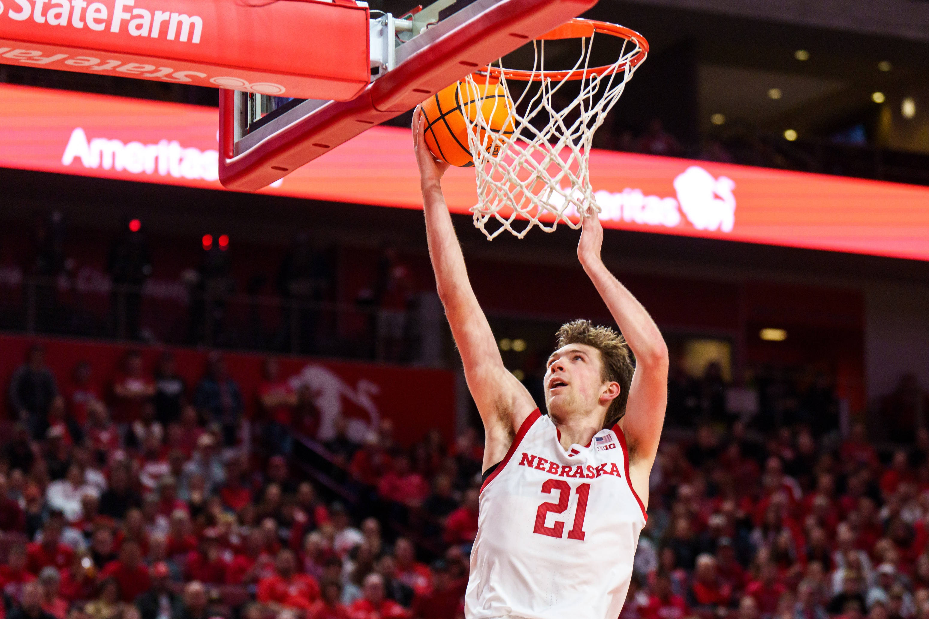 Nebraska Cornhuskers forward Pryce Sandfort shoots the ball as we offer our college best bets today