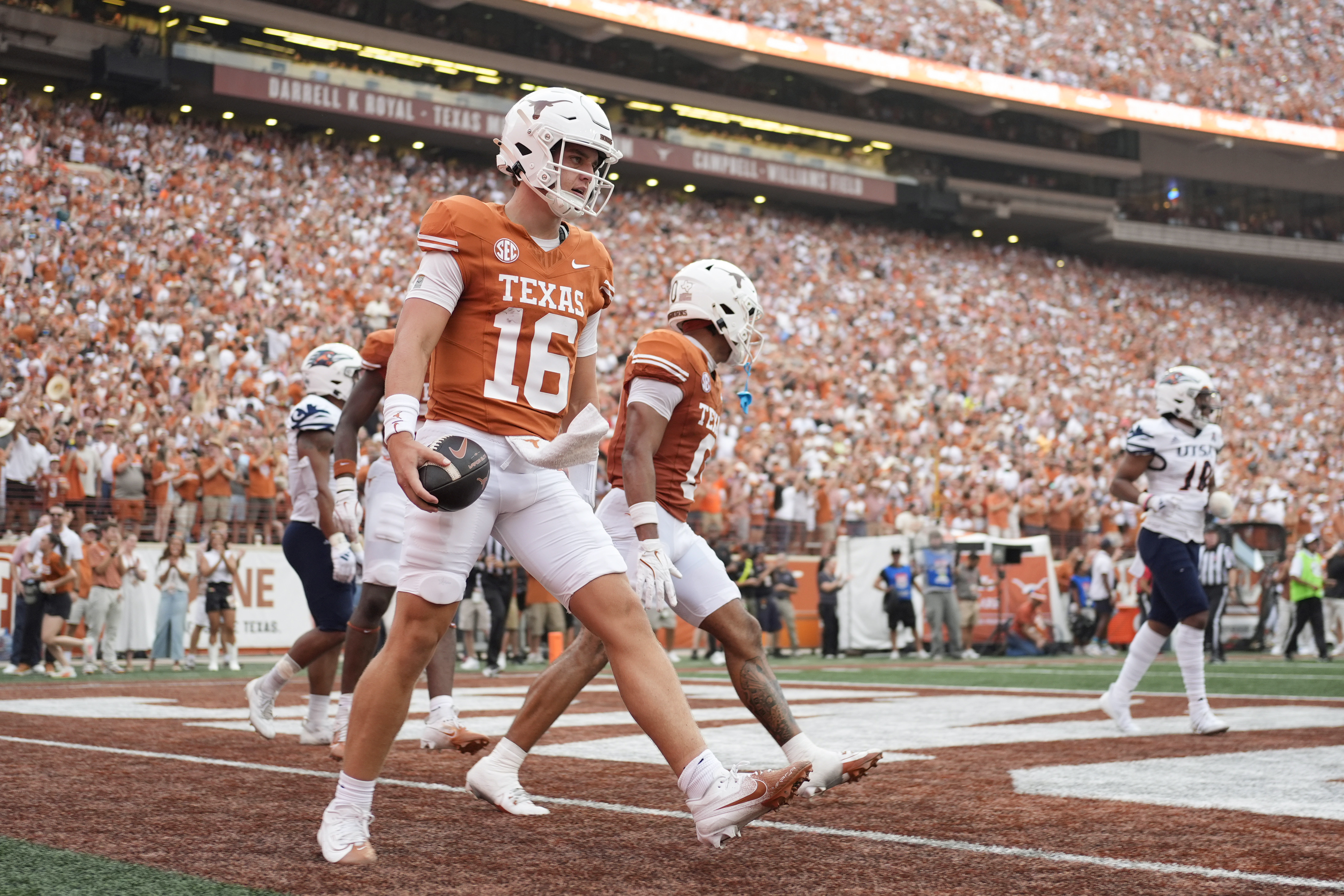 Arch Manning's Heisman Trophy Odds: Texas QB Sees Odds Slip With Ewers 'Week to Week'