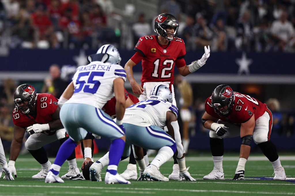 3 Best Prop Bets for Cowboys vs Buccaneers NFC Wild Card Game (Tom