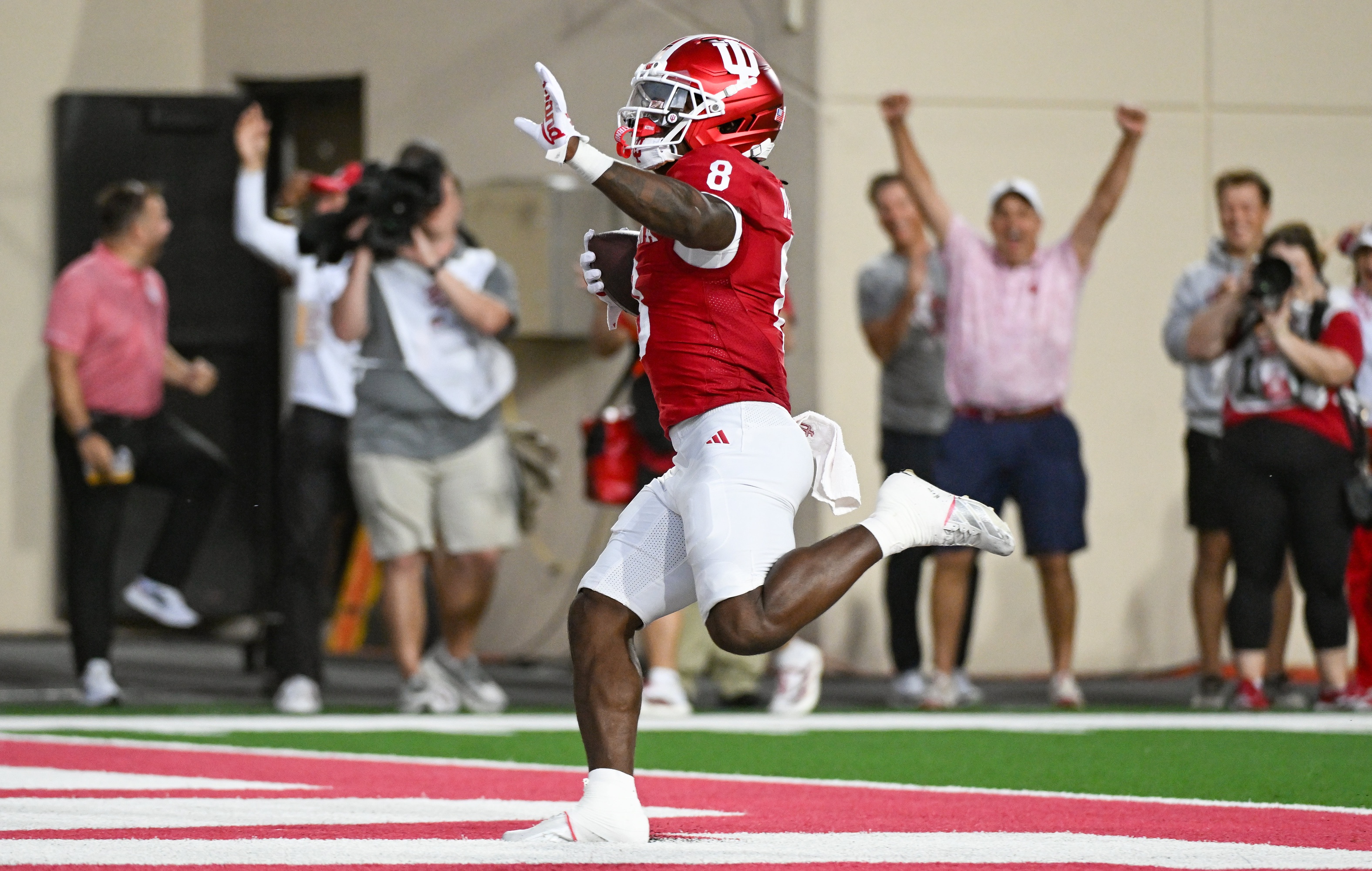 Indiana Hoosiers running back Kaelon Black (8) runs for a touchdown, a feat he's expected to repeat in our Alabama vs. Indiana anytime touchdown scorer predictions.
