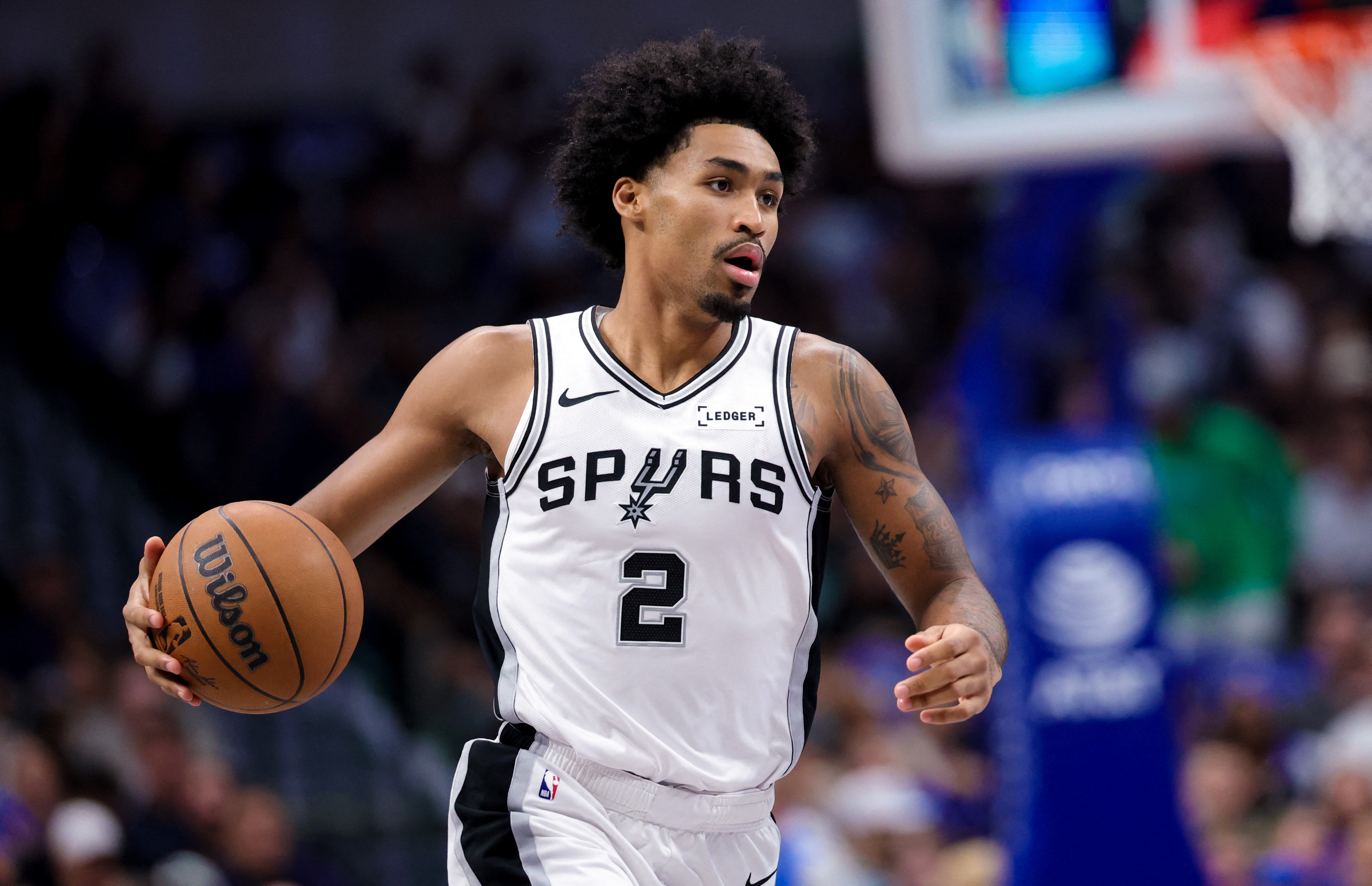  San Antonio Spurs guard Dylan Harper (2) drives to the basket during the second quarter against the Dallas Mavericks as we look at the NBA Cup odds.