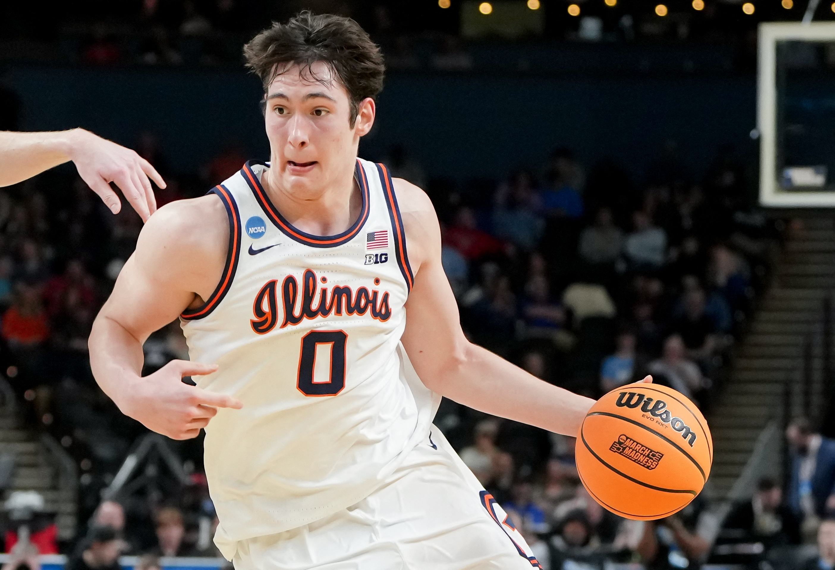 Illinois Fighting Illini forward David Mirkovic (0) dribbles the ball in the 2026 NCAA Tournament, as we offer our best March Madness player props today.