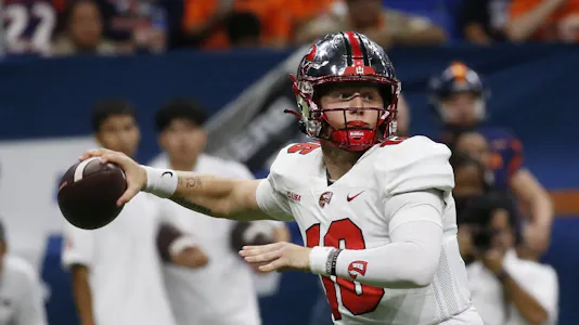 Austin Reed of the Western Kentucky Hilltoppers looks to pass against the UTSA Roadrunners as we look at our Middle Tennessee State-Western Kentucky prediction.
