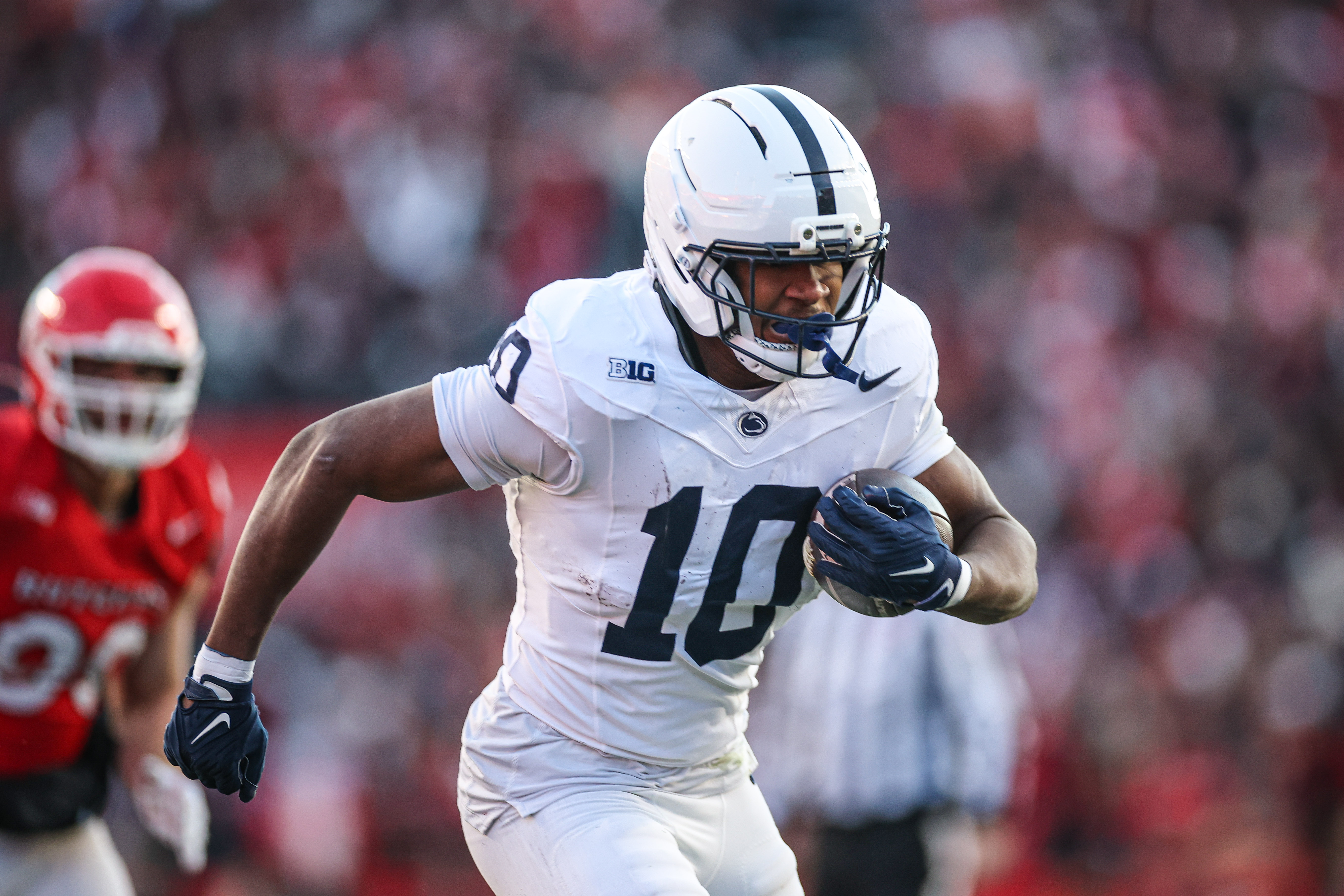 Penn State running back Nicholas Singleton (10) carries the ball as we break down the Penn State vs. Clemson opt-out tracker.