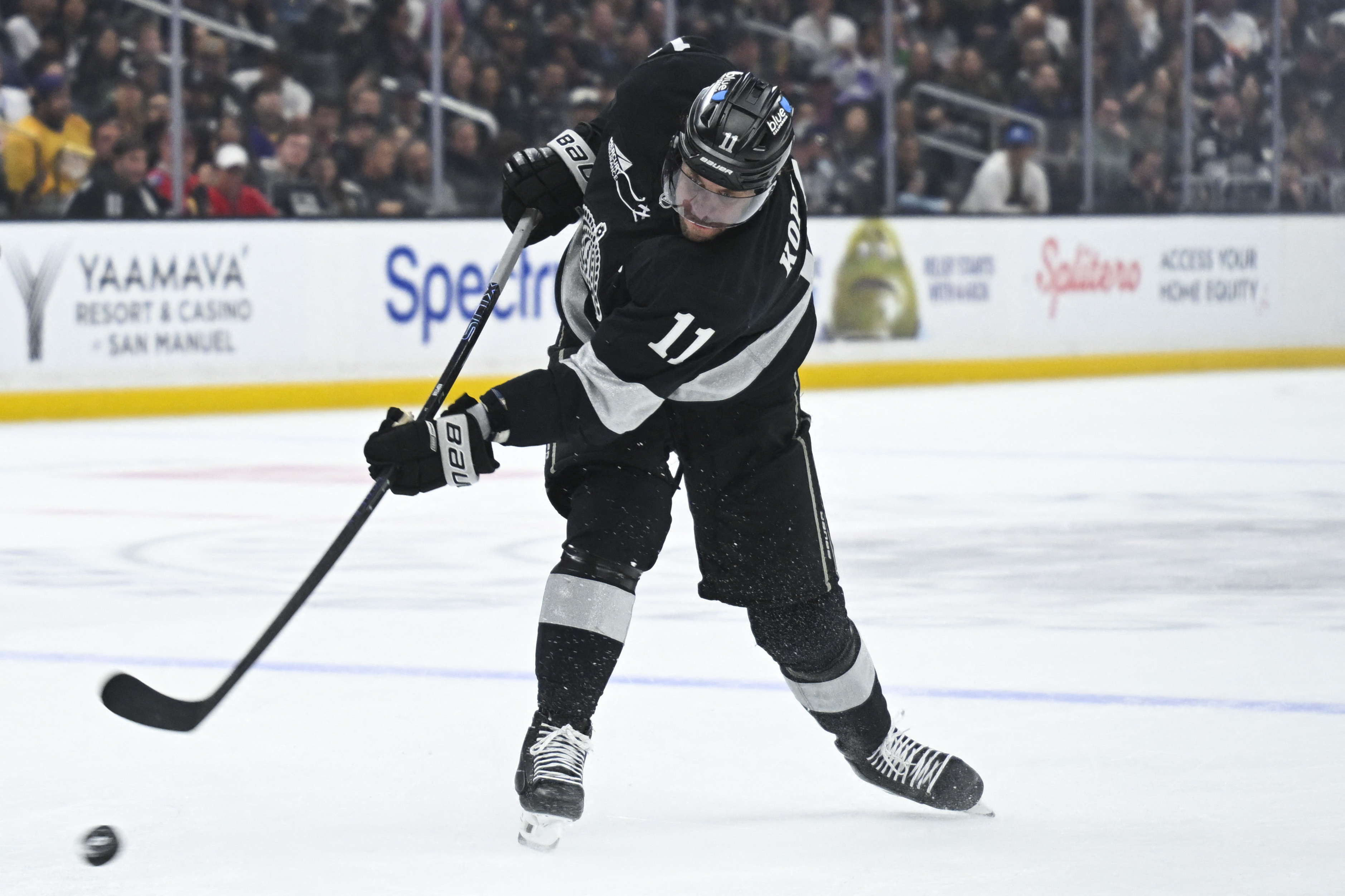 Los Angeles Kings center Anze Kopitar - who's featured in my Islanders vs. Kings prediction - shoots the puck.