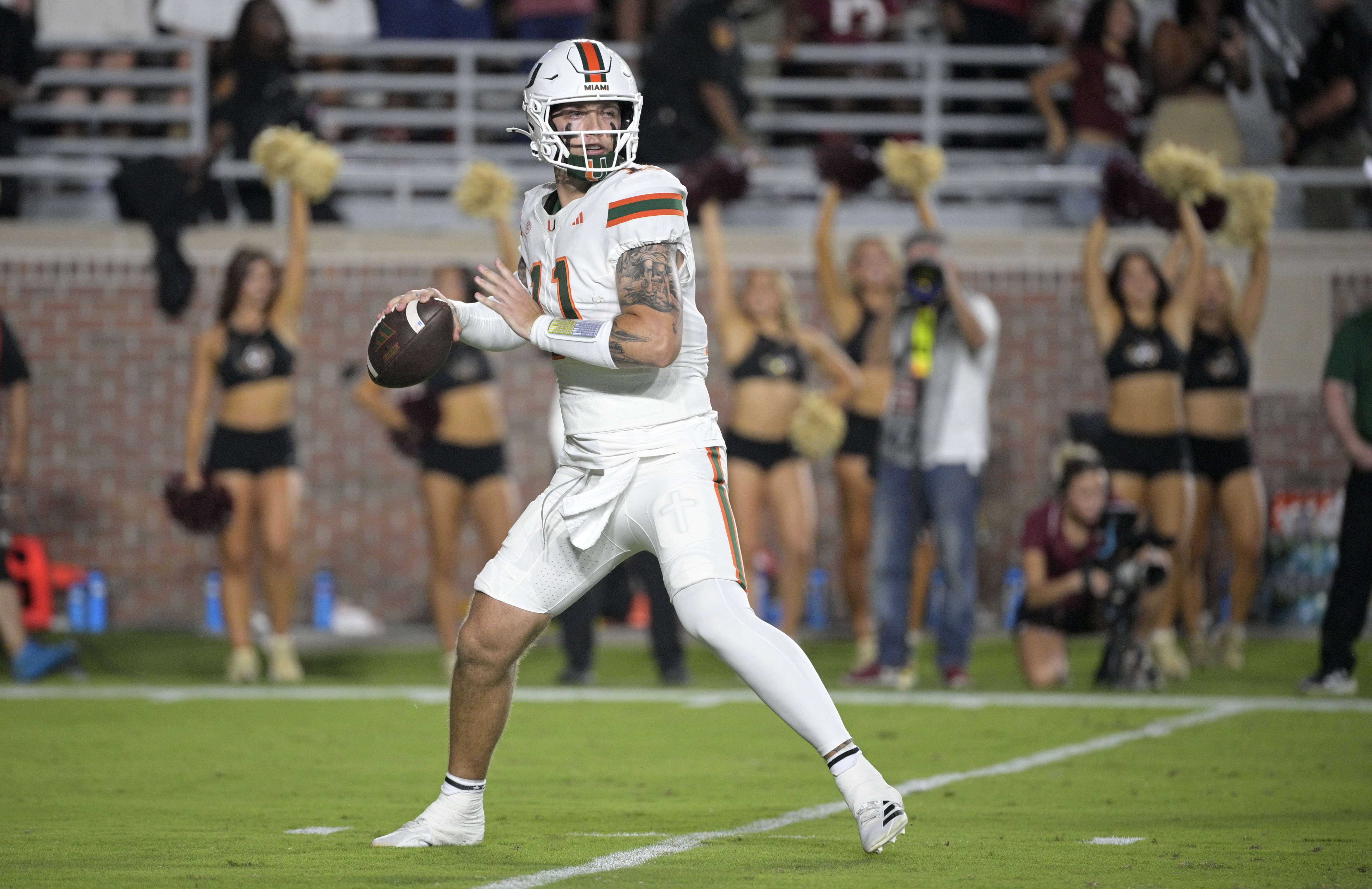 Heisman Trophy odds 2025: Dante Moore Leads as Simpson, Beck Close Gap After Week 6