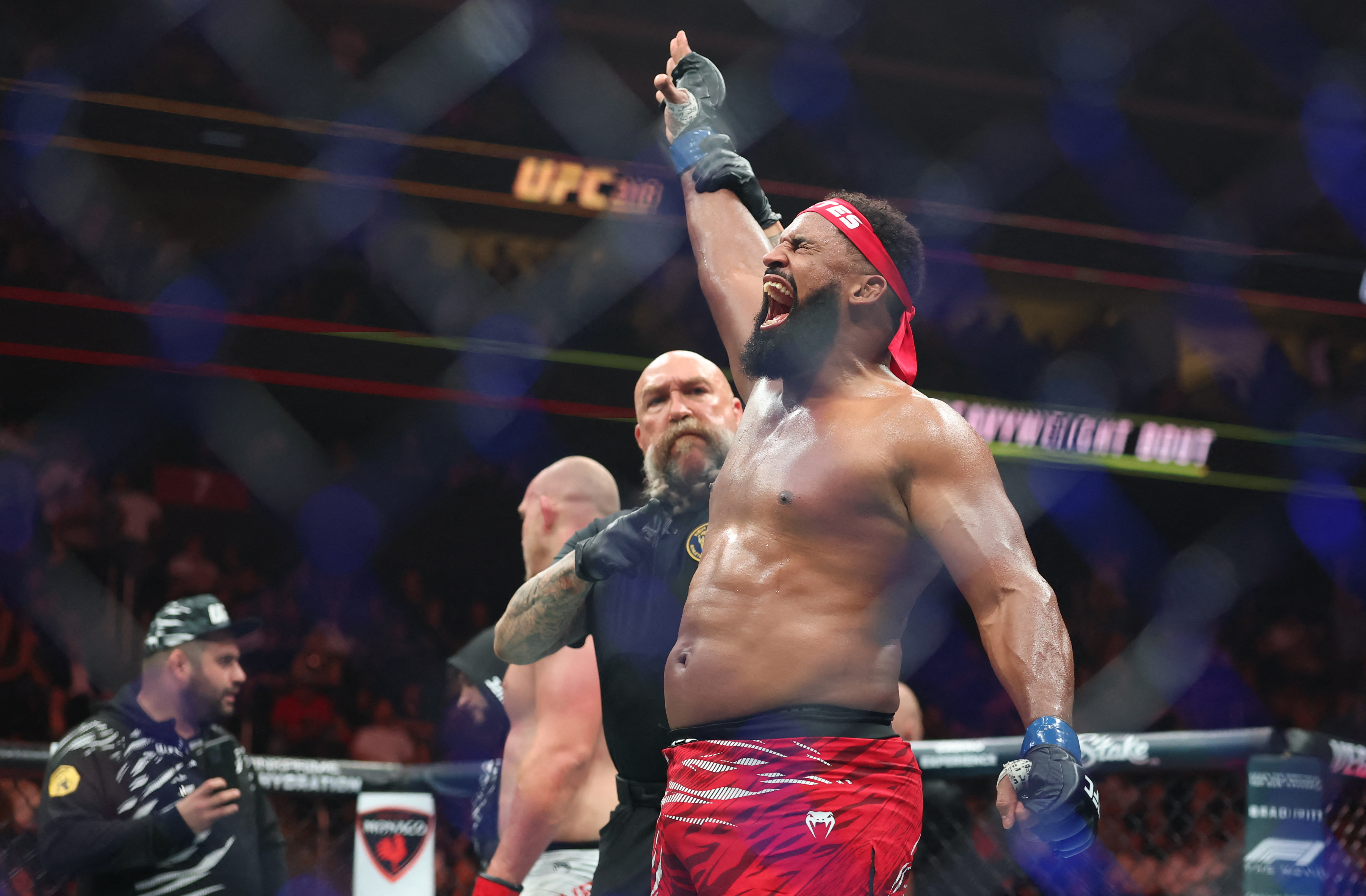 Waldo Cortes-Acosta (blue gloves) reacts as we break down the Waldo Cortes-Acosta vs. Derrick Lewis odds.