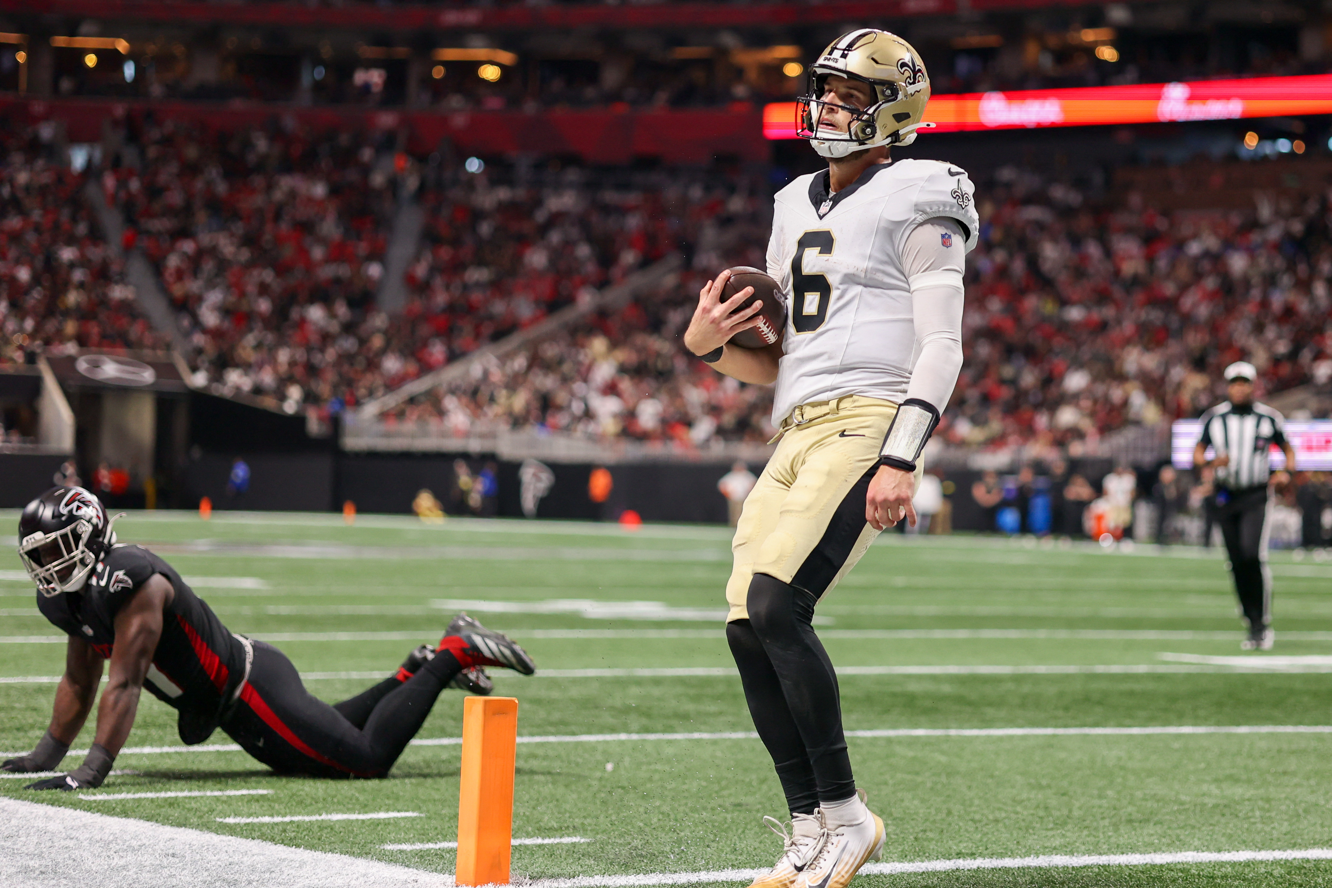 New Orleans Saints quarterback Tyler Shough (6) scores a touchdown as he is featured in our Saints vs. Cowboys prediction.
