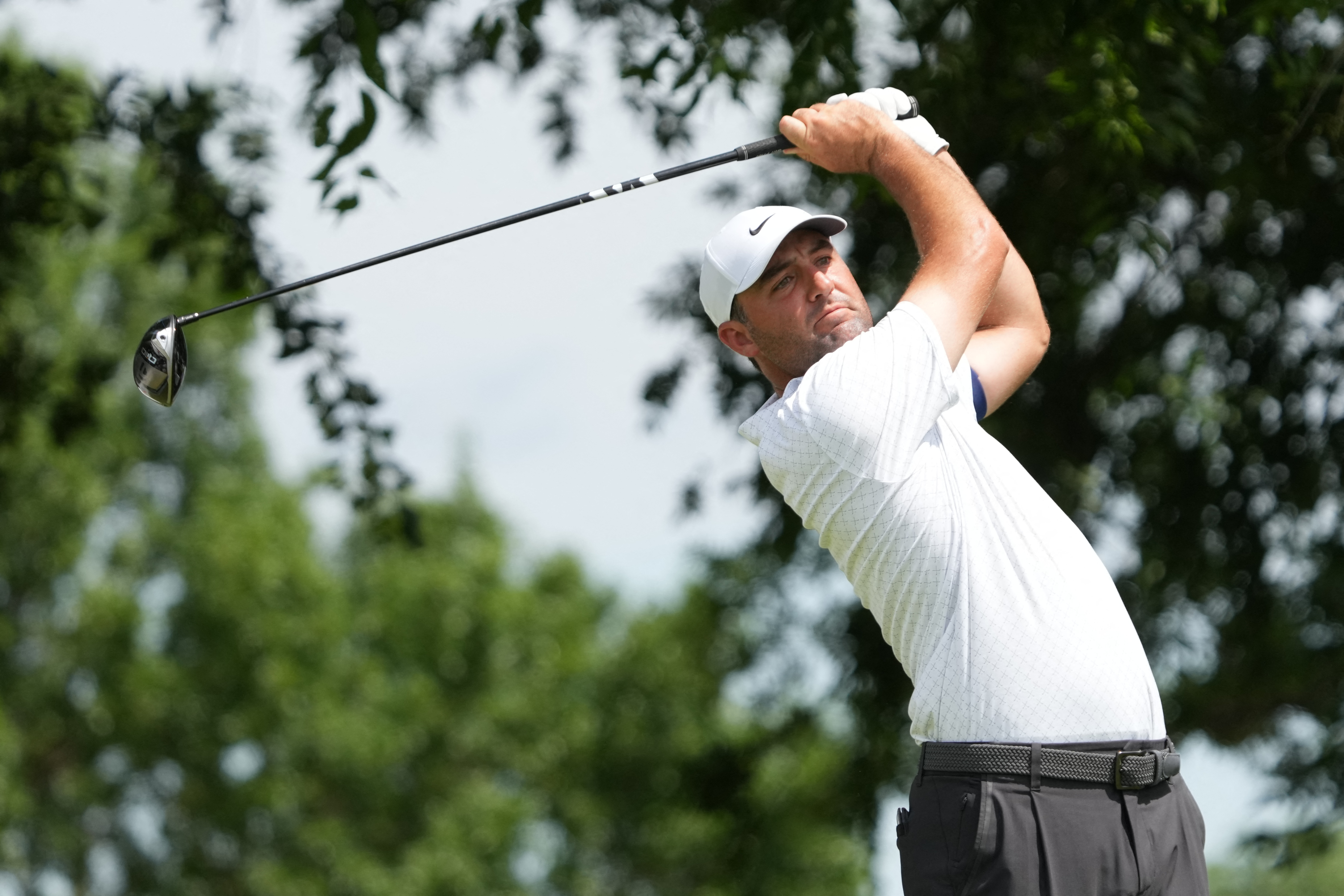 Scottie Scheffler plays his shot as we break down our Memorial Tournament odds, favorite & pick to win.
