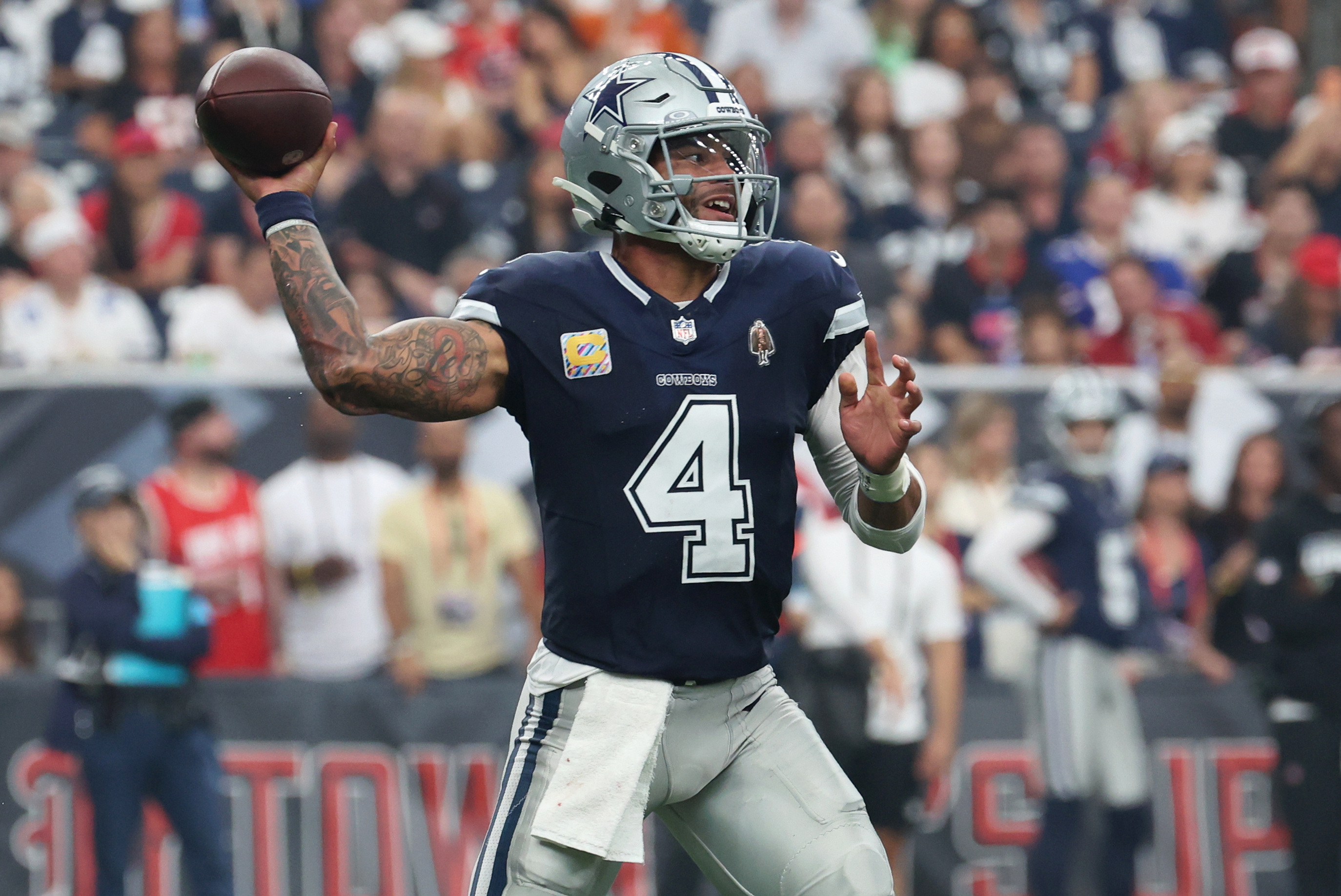Dallas Cowboys quarterback Dak Prescott passes the ball as we make our best NFL Survivor picks for Week 5