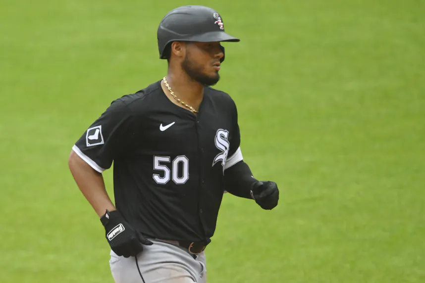 Chicago White Sox third baseman Lenyn Sosa rounds the bases as we look at efforts being taken in Illinois to make iGaming a reality.