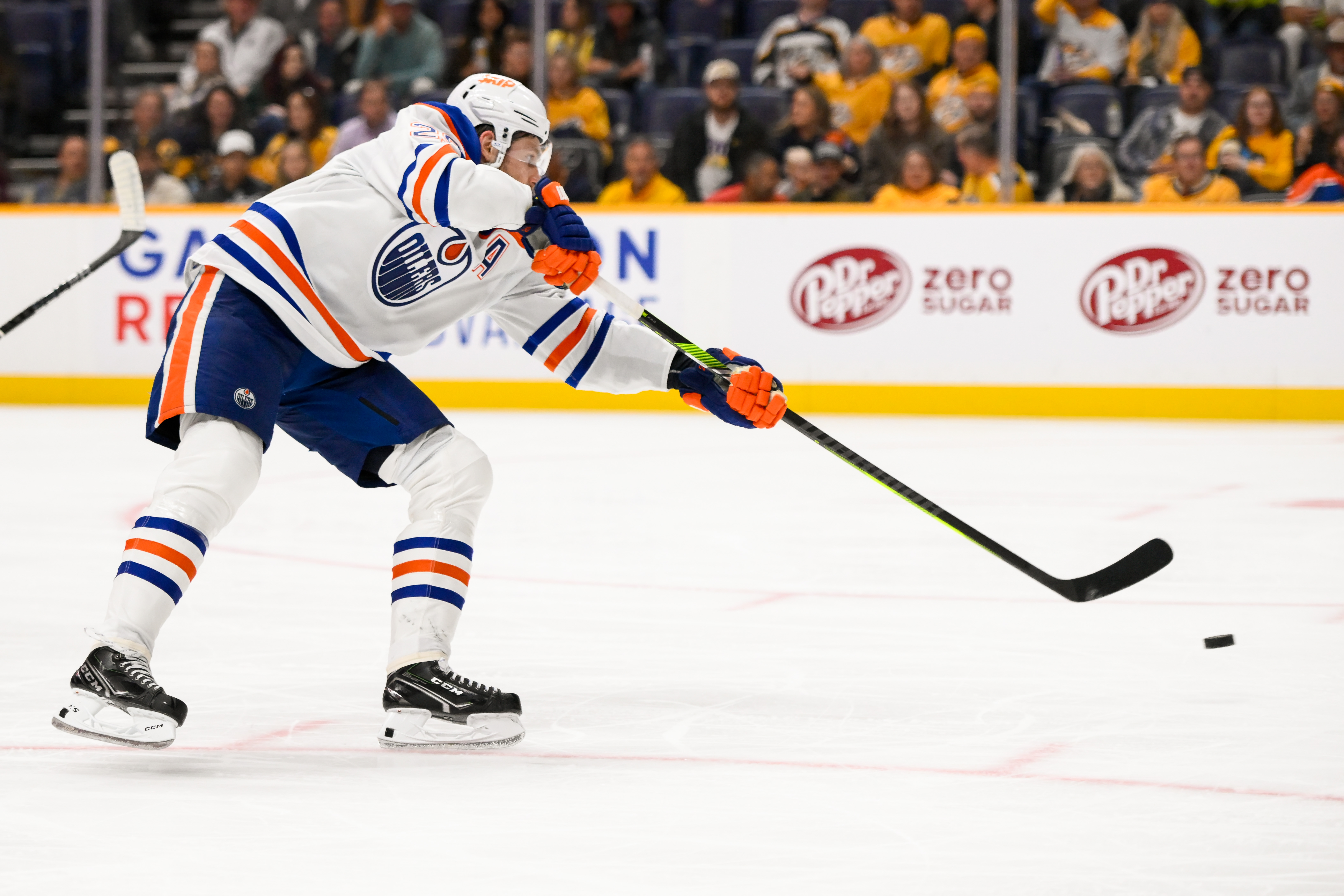 Oilers vs. Flames Prediction, Picks & Odds for Tonight's NHL Game