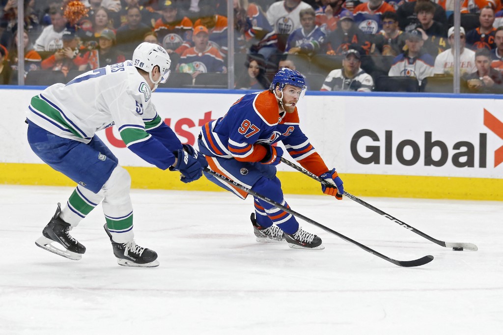 Oilers vs. Canucks Predictions & Odds: Today's NHL Playoffs Expert Picks
