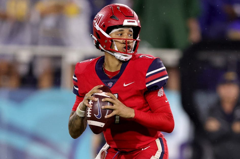 College Football Picks & Odds: 2 Bets for Liberty vs Western Kentucky, New  Mexico State vs LA Tech
