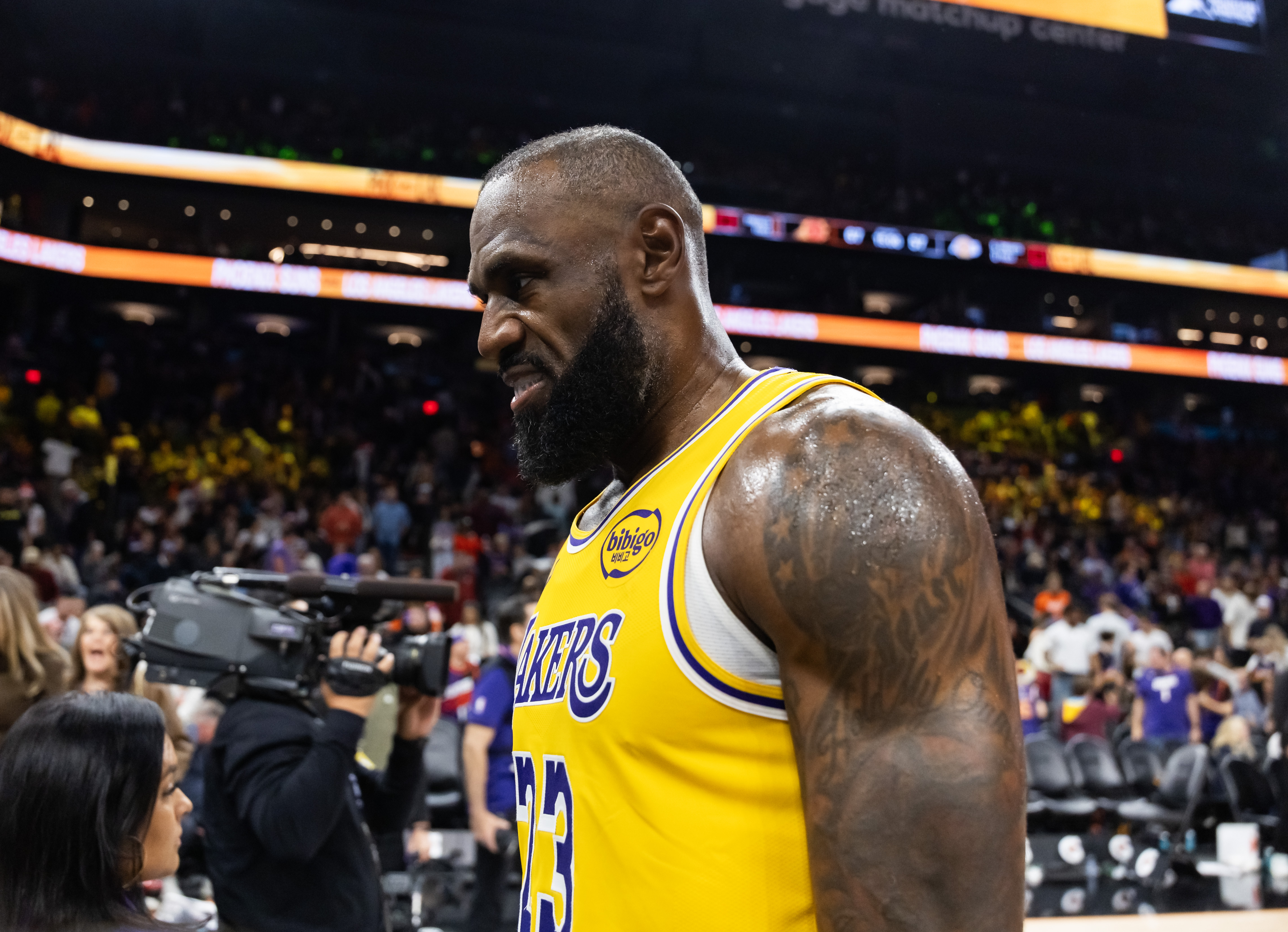 Los Angeles Lakers forward LeBron James (23) leads my Pistons vs. Lakers player props.