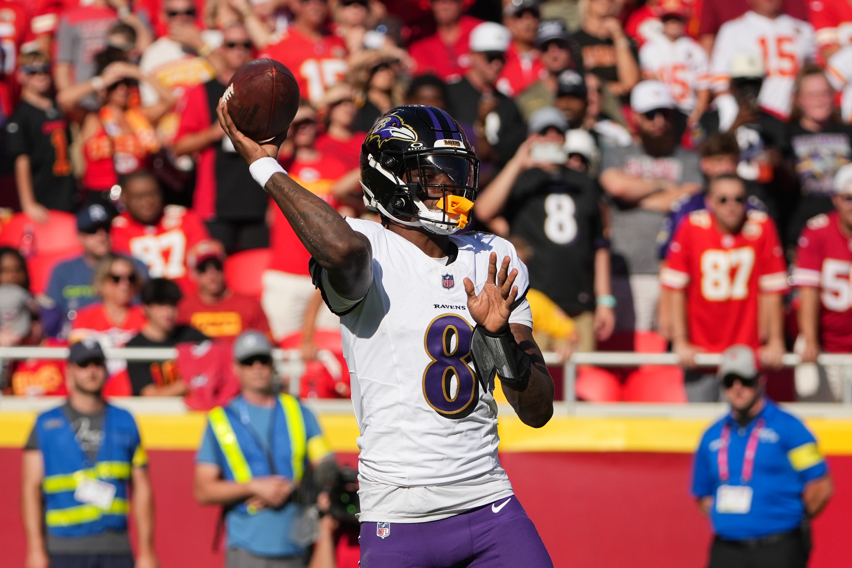 Lamar Jackson's Injury Shifts Super Bowl and NFL MVP Odds, Ravens Become Week 5 Underdog to Texans