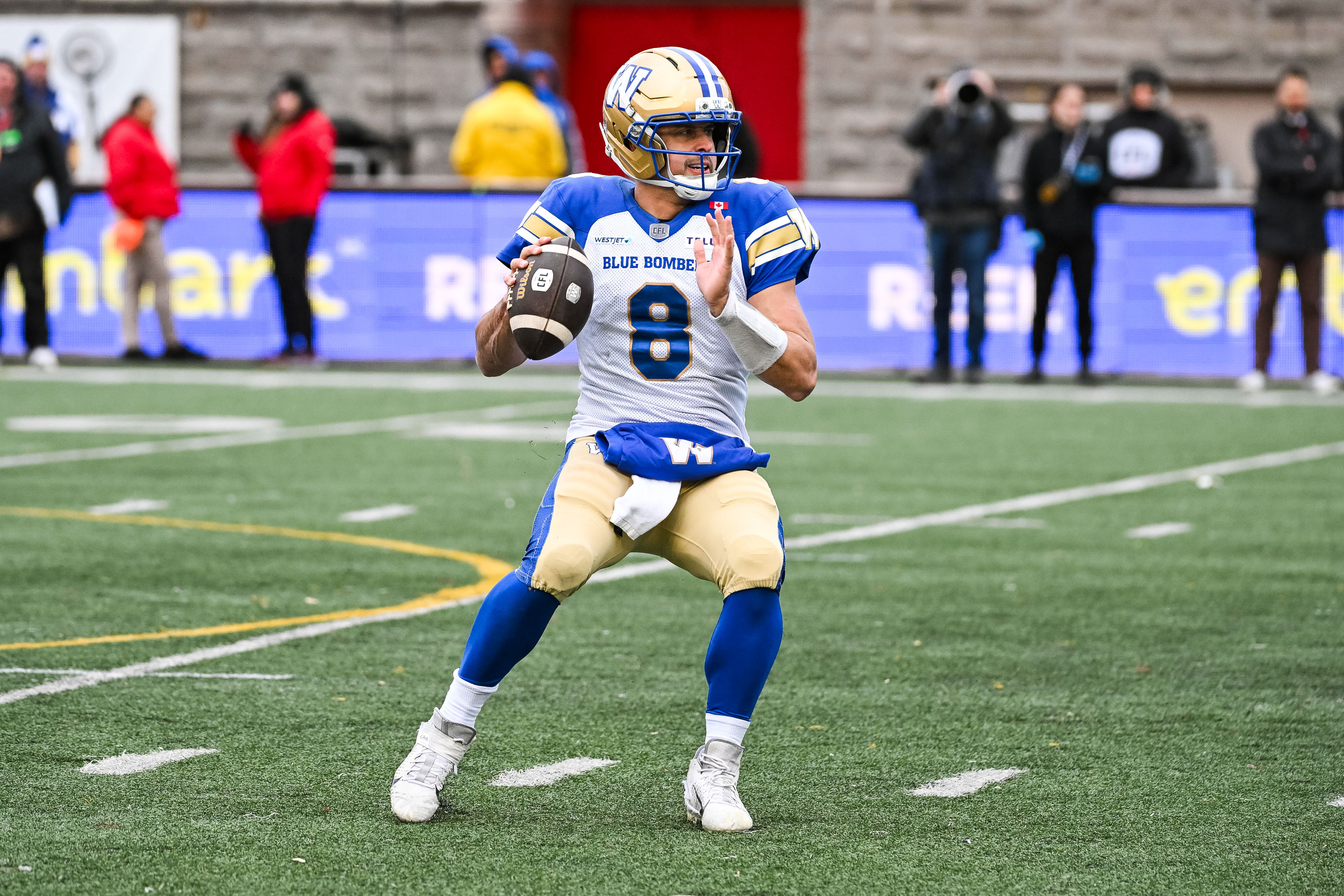 Winnipeg Blue Bombers quarterback Zach Collaros (8) gets ready to pass as we break down our CFL best bets for Week 21.