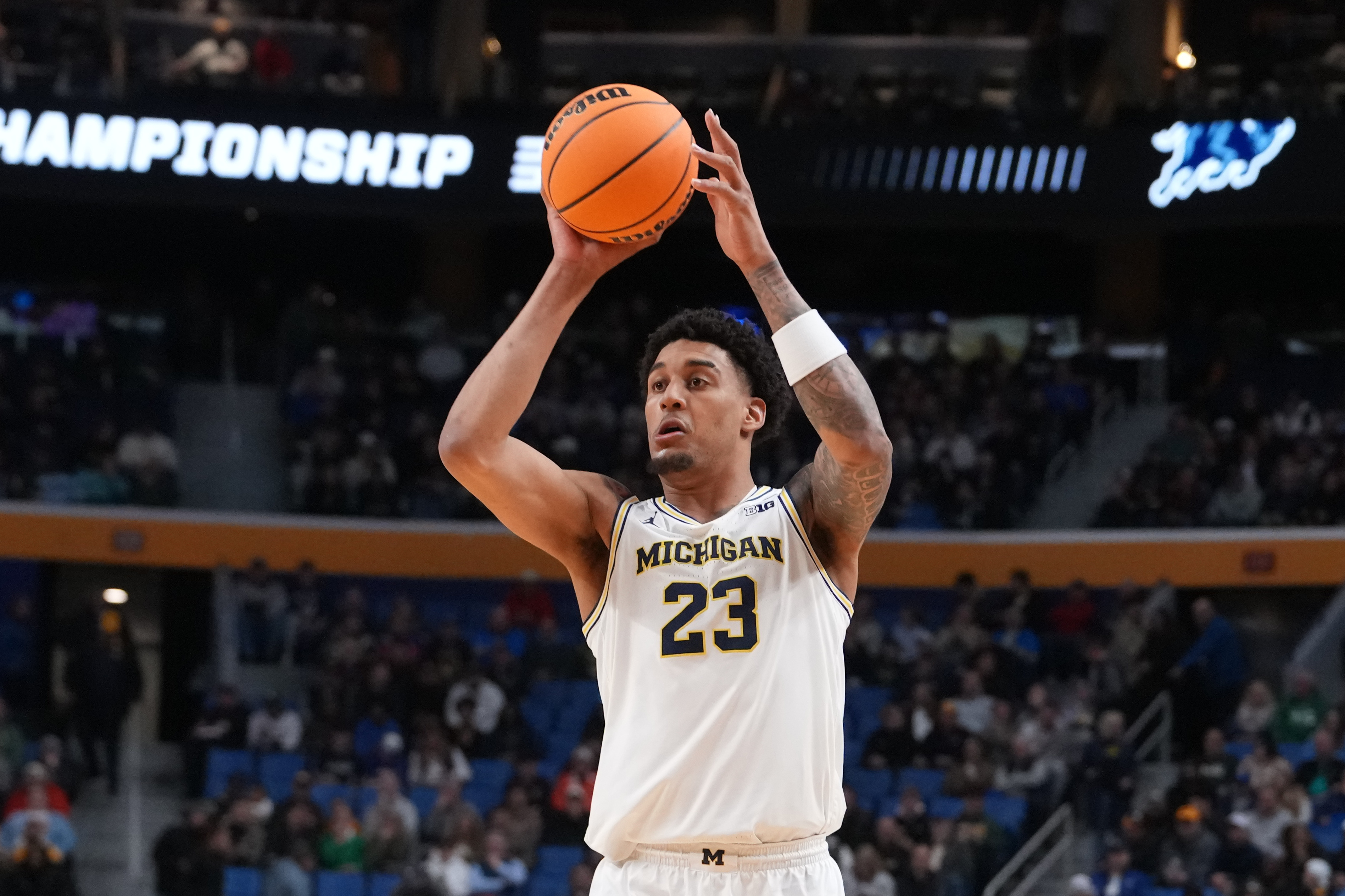 Michigan's Yaxel Lendeborg celebrates the Wolverines Round 1 win over Howard, as we break down the March Madness odds.