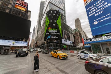 DraftKings Monitors Prediction Markets Amid Regulatory Shifts
