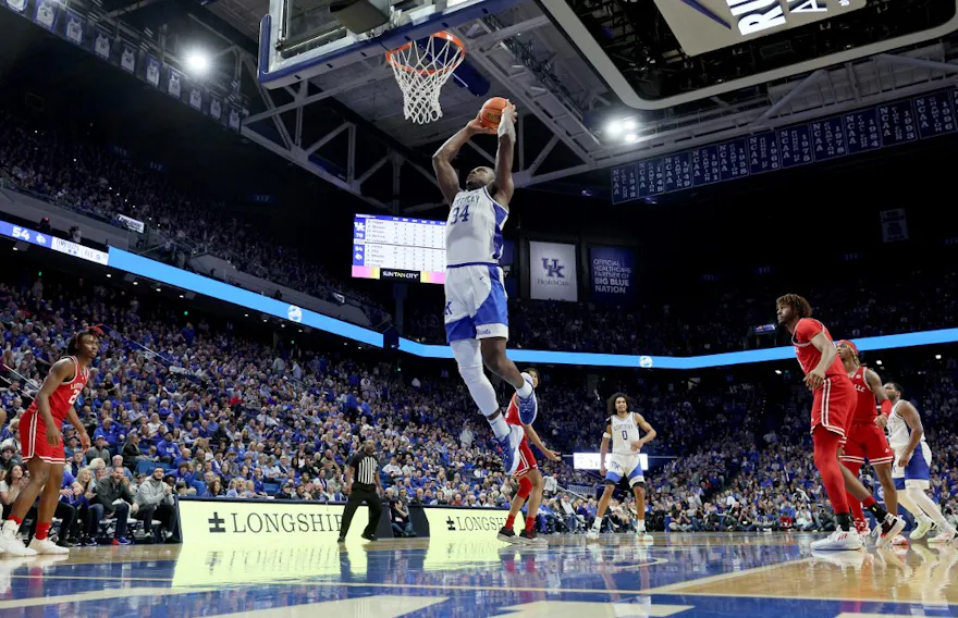 Oscar Tshiebwe of the Kentucky Wildcats dunks against the Louisville Cardinals.
