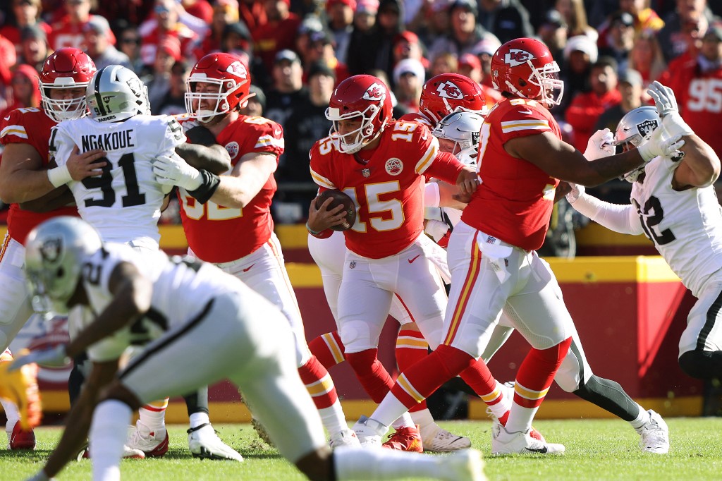 Chiefs-Raiders Week 18 Odds, Lines and Spread - Sports Illustrated