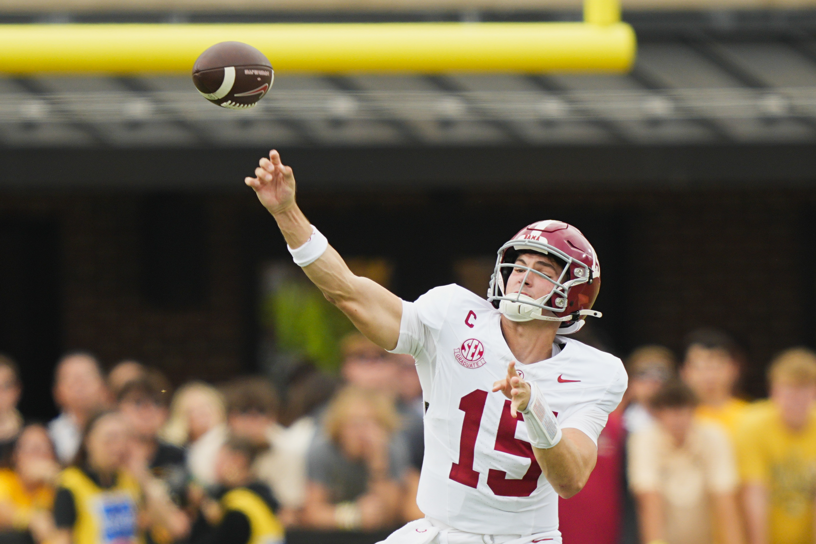 Tennessee vs. Alabama Prediction & Odds: Early Picks for College Football Week 8 