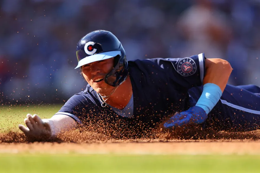 Seiya Suzuki of the Chicago Cubs dives back to first base during the fifth inning against the San Francisco Giants.