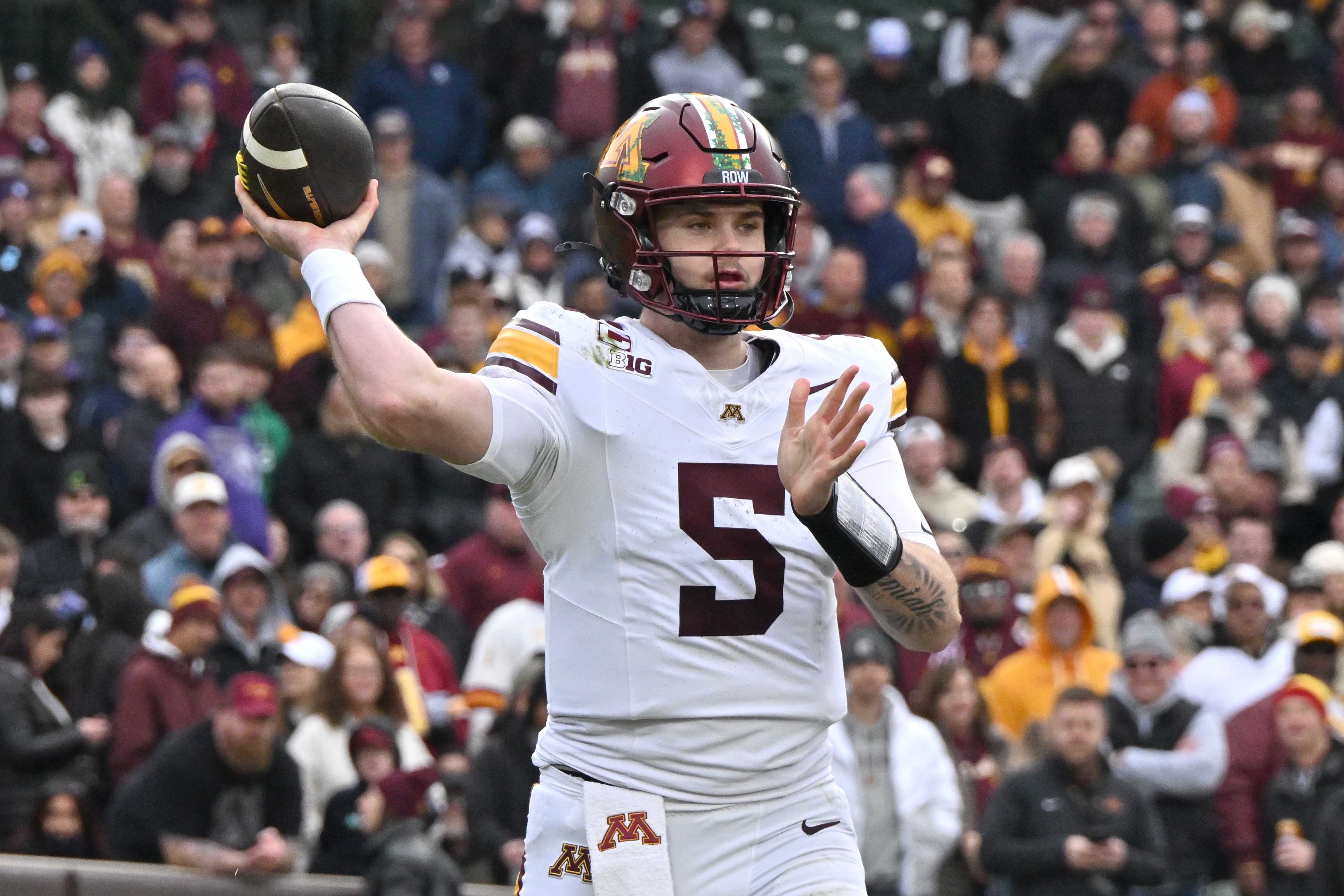 New Mexico vs. Minnesota Predictions & Odds | Today's Best Bet & TD Pick for 2025 Rate Bowl