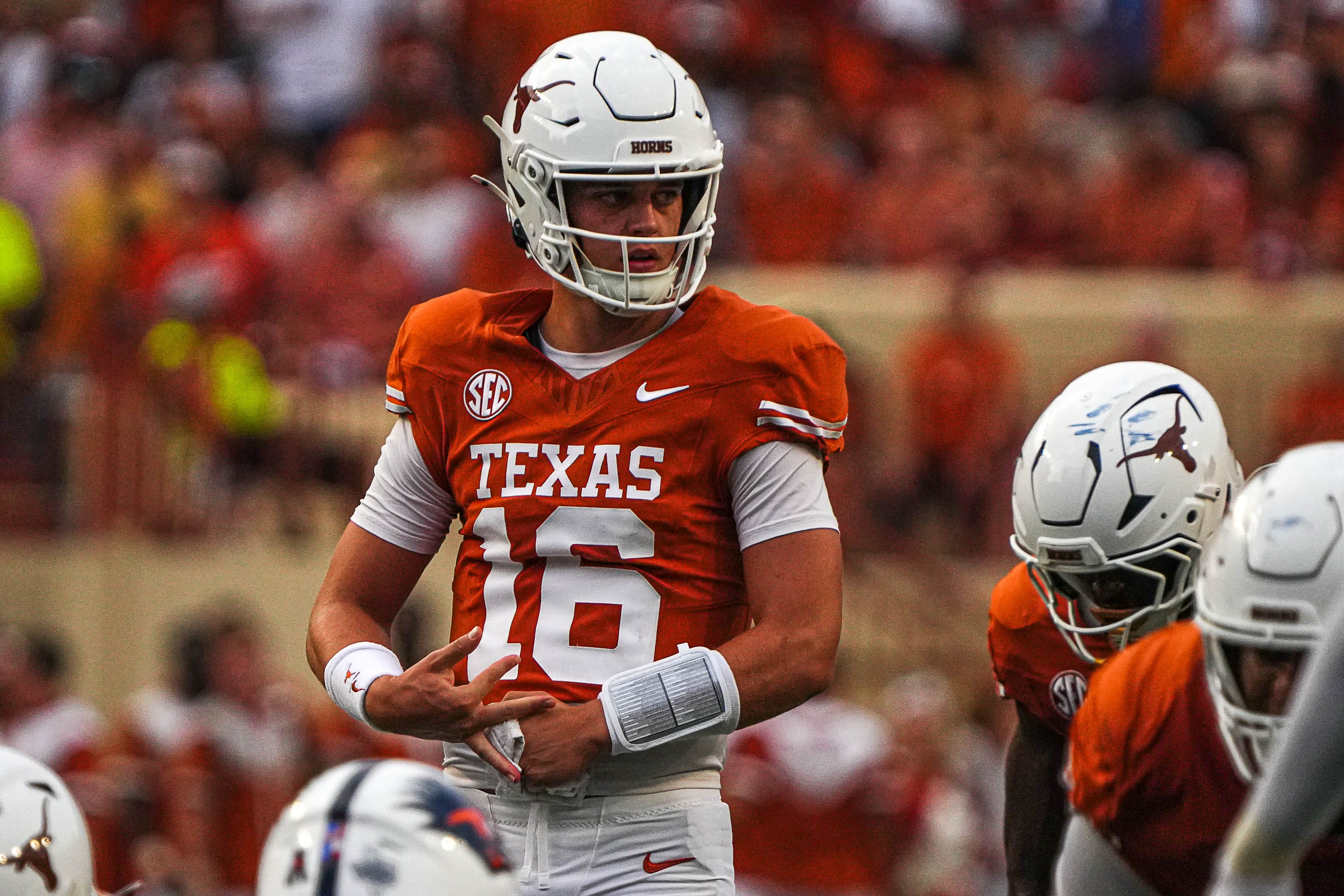 Arch Manning's Heisman Trophy Odds: Texas QB Joins Favorites Following Ewers Injury