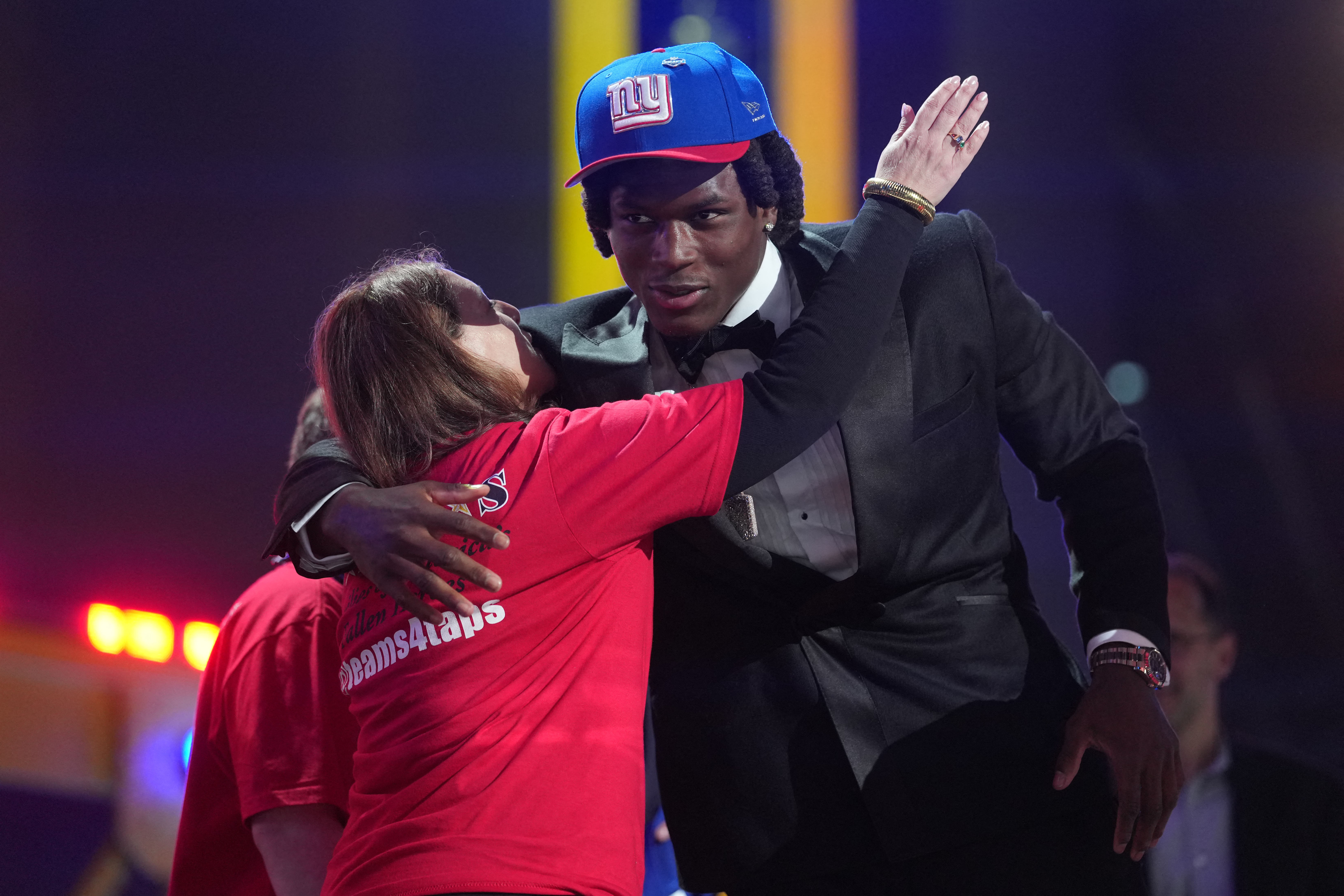 Arvell Reese, the No. 5 pick by the New York Giants, is among the NFL Defensive Rookie of the Year best bets. 