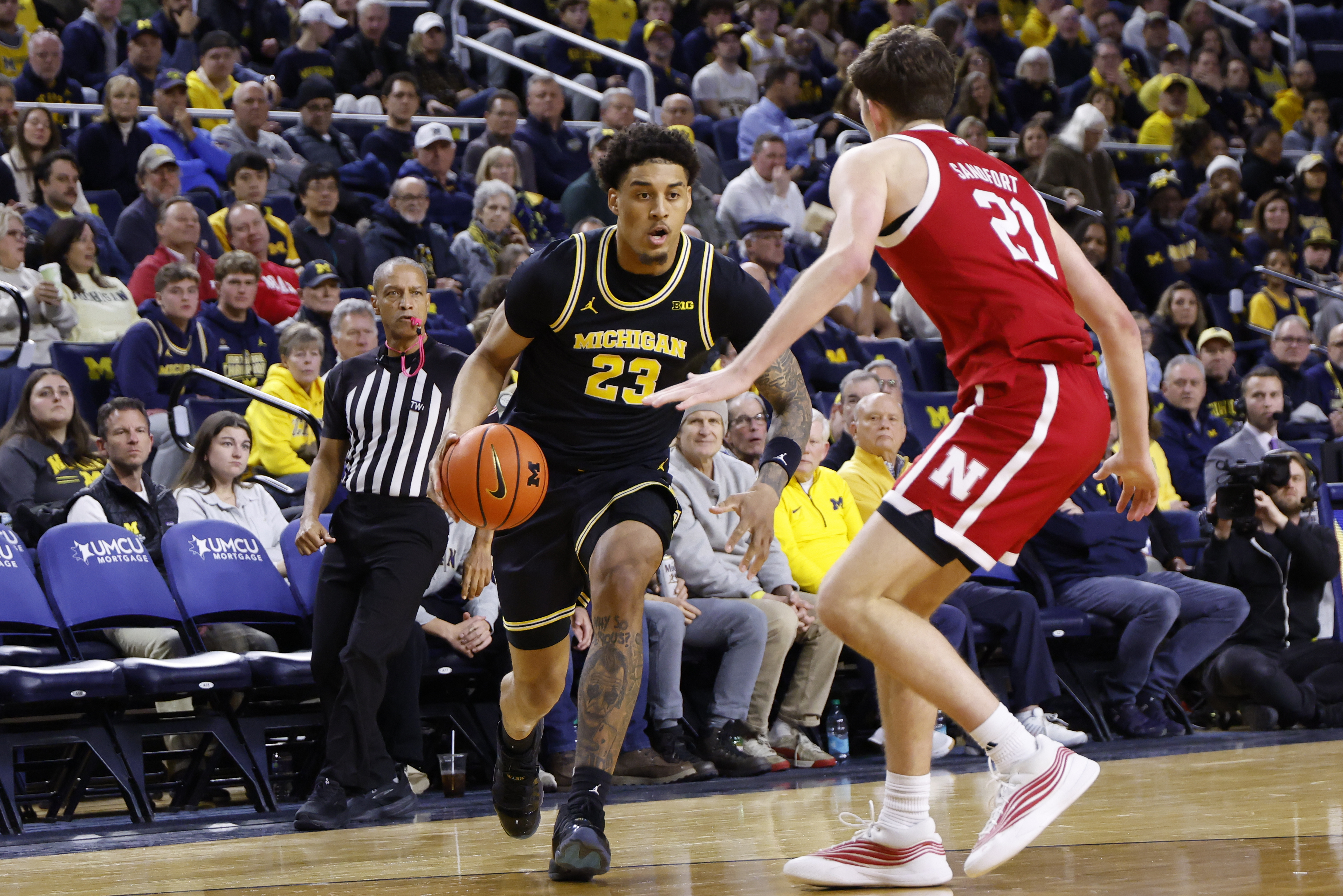 Michigan's Yaxel Lendeborg (23) is key to our Michigan vs. Michigan State prediction.