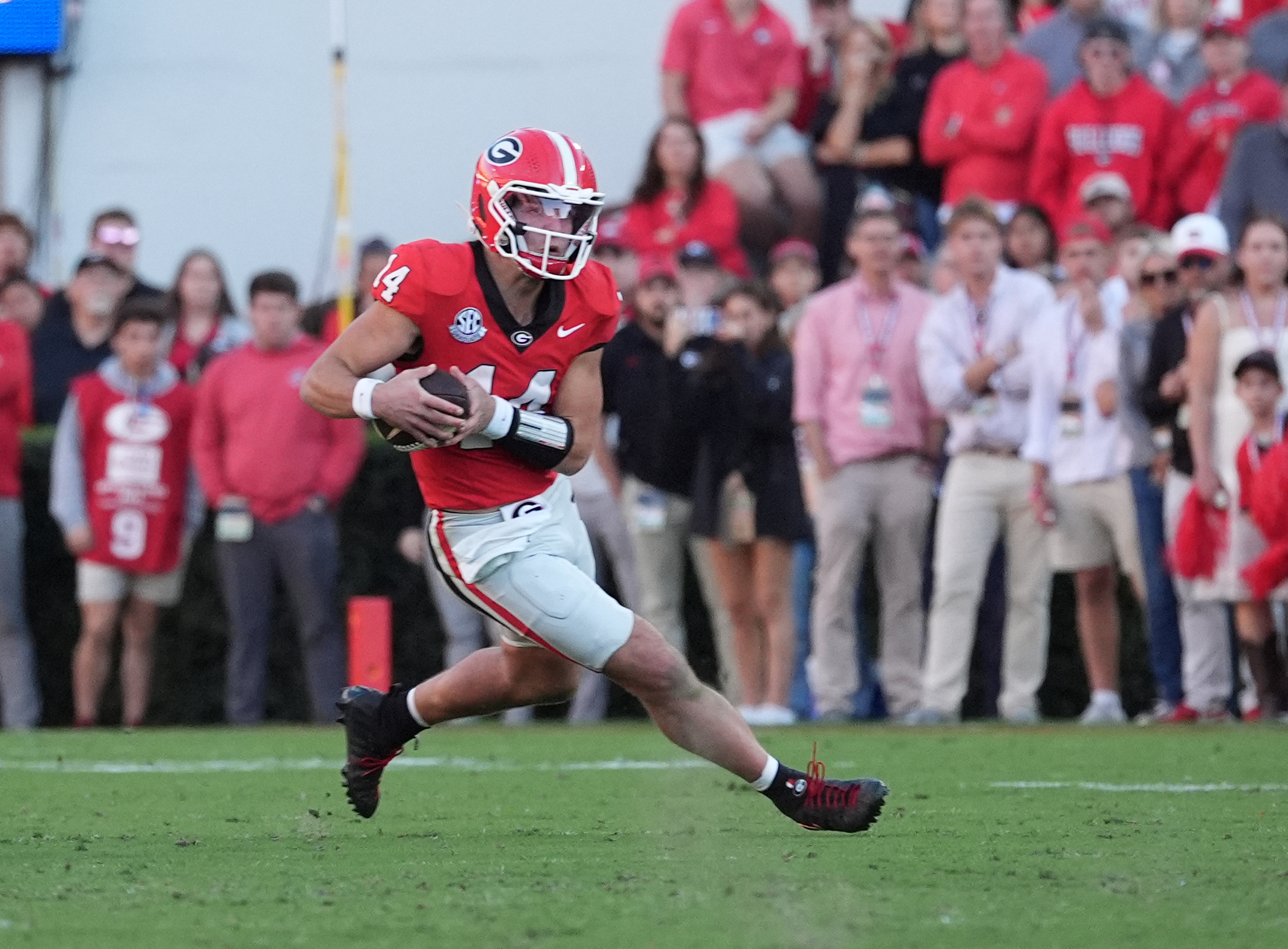 Georgia quarterback Gunner Stockton (14) runs for a first down in the third quarter against Auburn, as we take a closer look at the CFP National Championship odds.