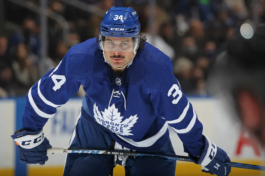 Auston Matthews of the Toronto Maple Leafs sets up on the power play and we offer a look at the odds and best picks for Maple Leafs vs. Blackhawks.