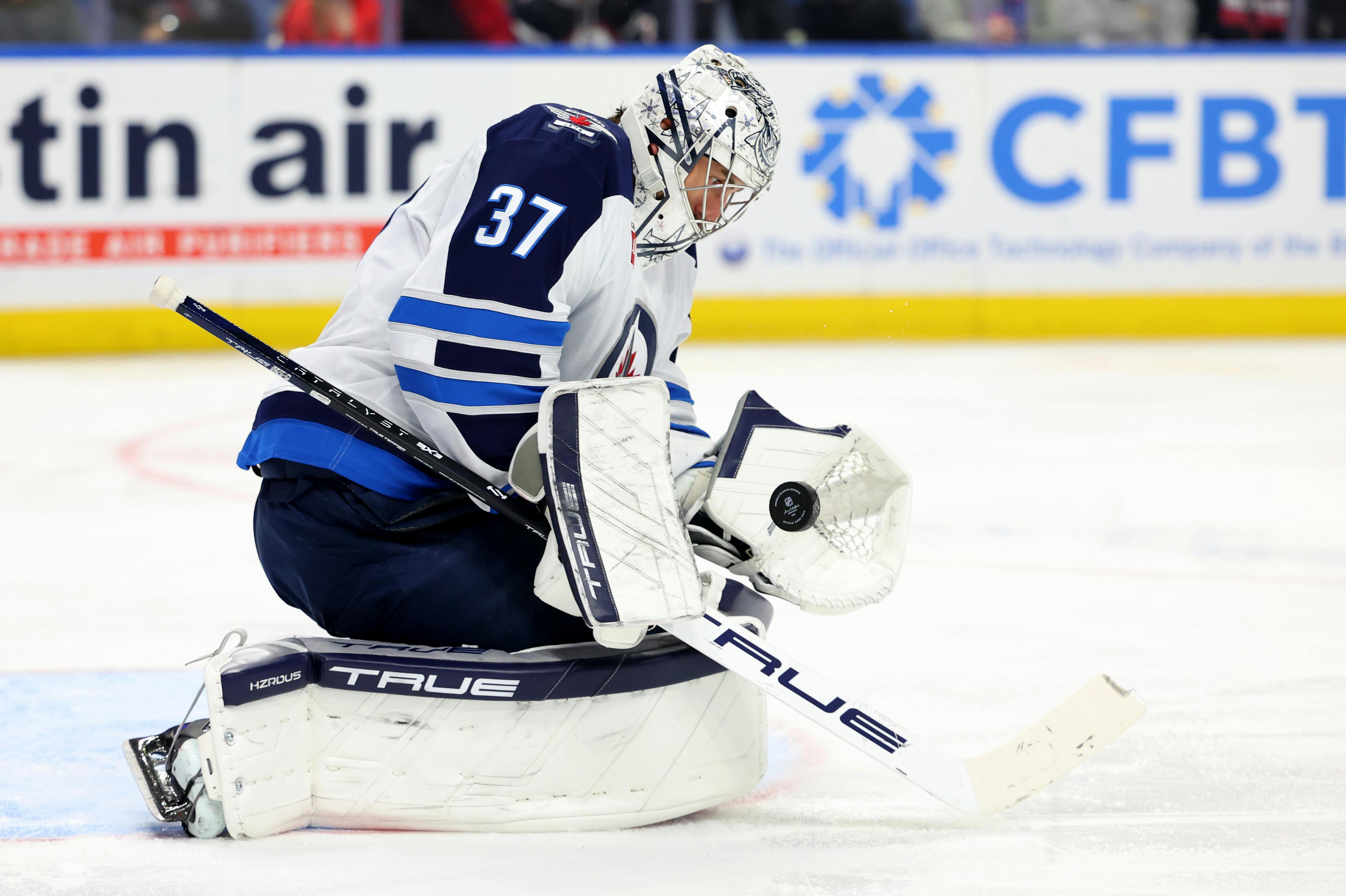 Winnipeg Jets goaltender Connor Hellebuyck makes against the Buffalo Sabres as we analyze the 2024-25 Vezina Trophy odds. 