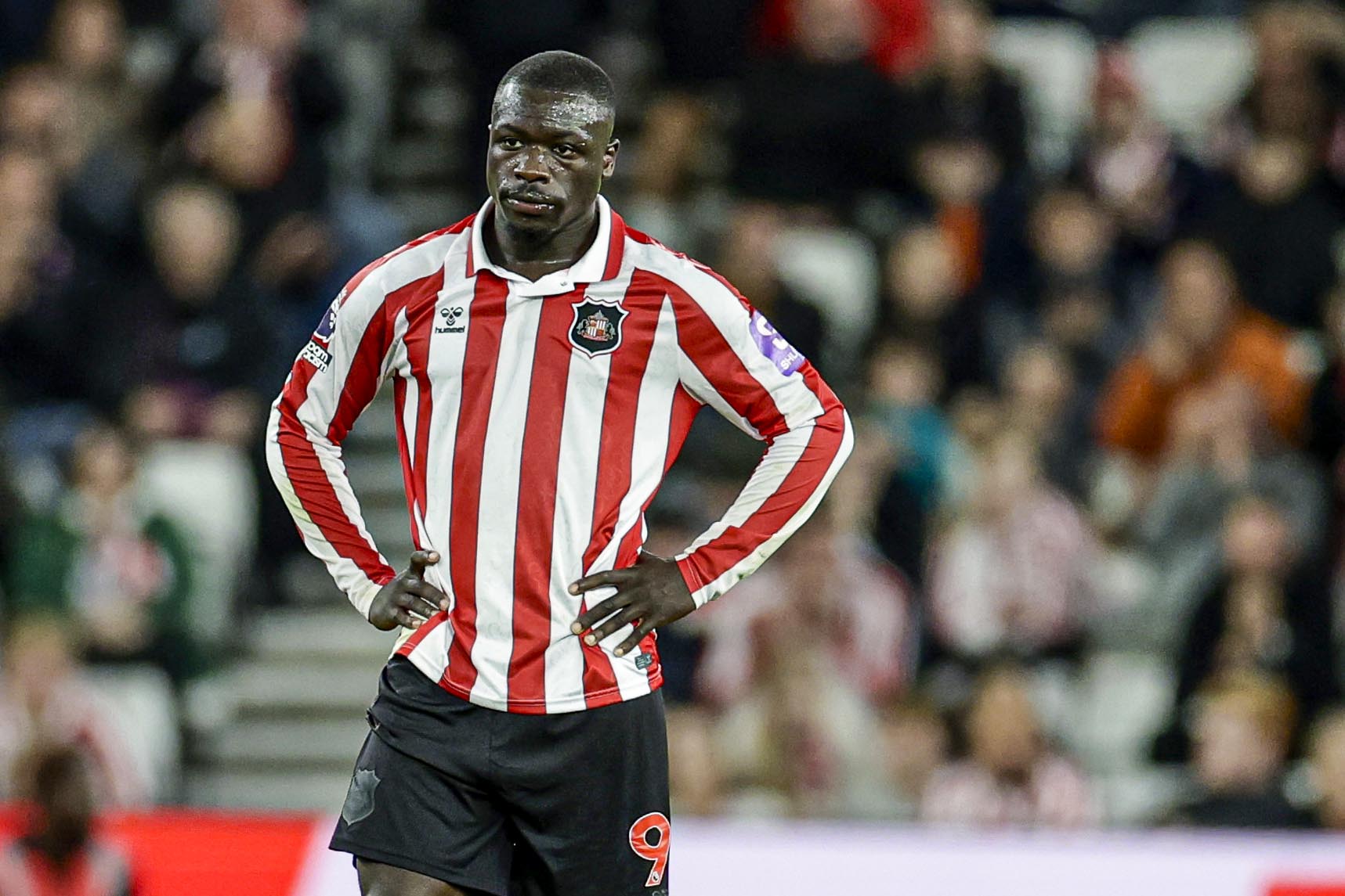 Brian Brobbey of Sunderland stands dejected as we make our best Sunderland vs. AZ Alkmaar prediction